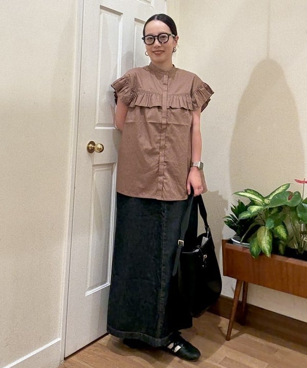 BEAMS HEARTのデニム ジャンパースカートを使ったコーディネートを紹介します。｜Rakuten Fashion(楽天ファッション／旧楽天ブランドアベニュー)6160024