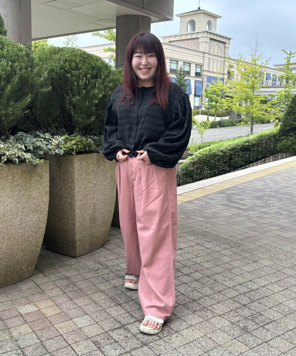 BEAMS HEARTの2タック カラーパンツを使ったコーディネートを紹介します。｜Rakuten Fashion(楽天ファッション／旧楽天ブランドアベニュー)6160354