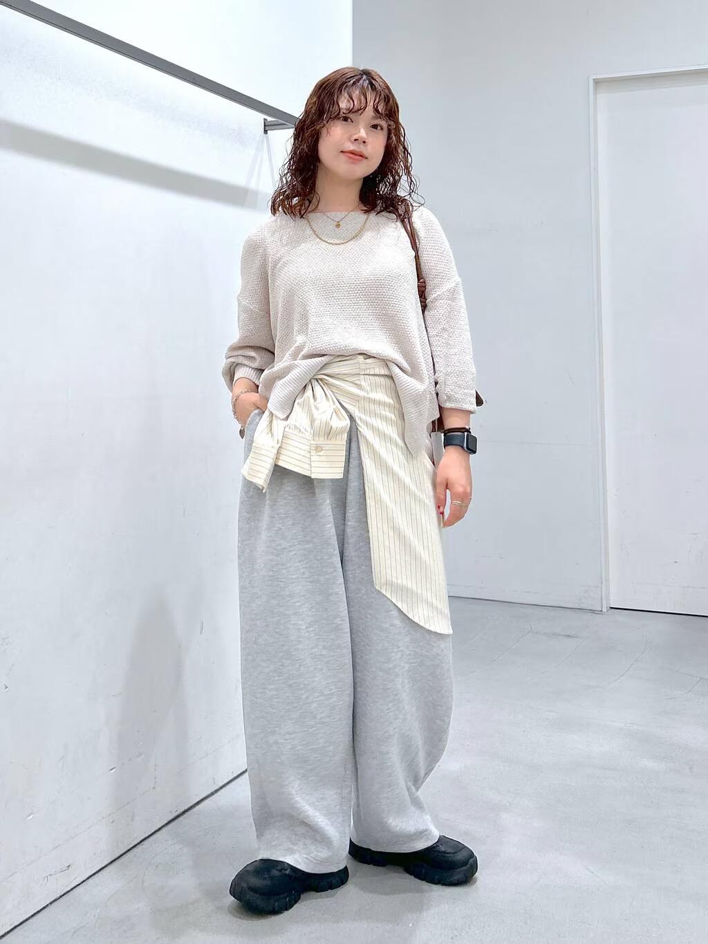 LAKOLEのテープヤーンニットプルオーバーを使ったコーディネートを紹介します。｜Rakuten Fashion(楽天ファッション／旧楽天ブランドアベニュー)6161525