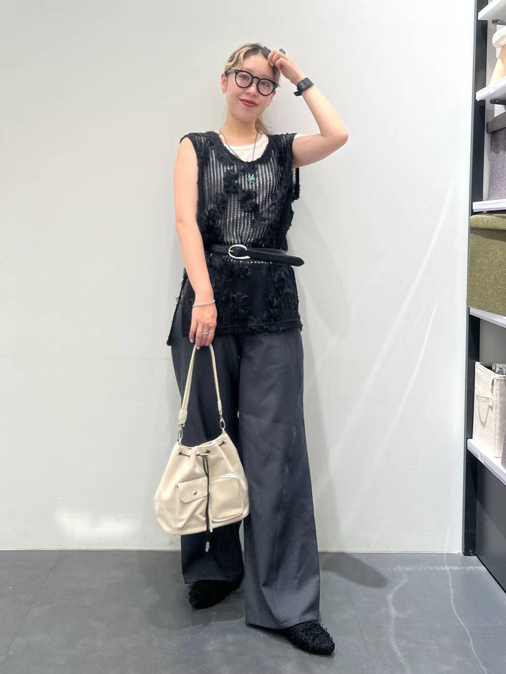 LAKOLEのコード刺繍レースベストを使ったコーディネートを紹介します。｜Rakuten Fashion(楽天ファッション／旧楽天ブランドアベニュー)6161503