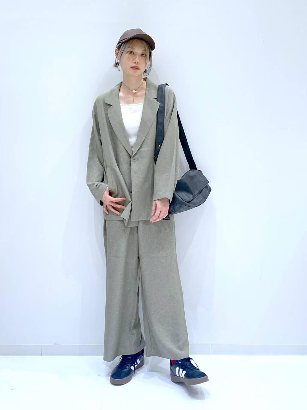 LAKOLEのダブルテーラードジャケットを使ったコーディネートを紹介します。｜Rakuten Fashion(楽天ファッション／旧楽天ブランドアベニュー)6161547