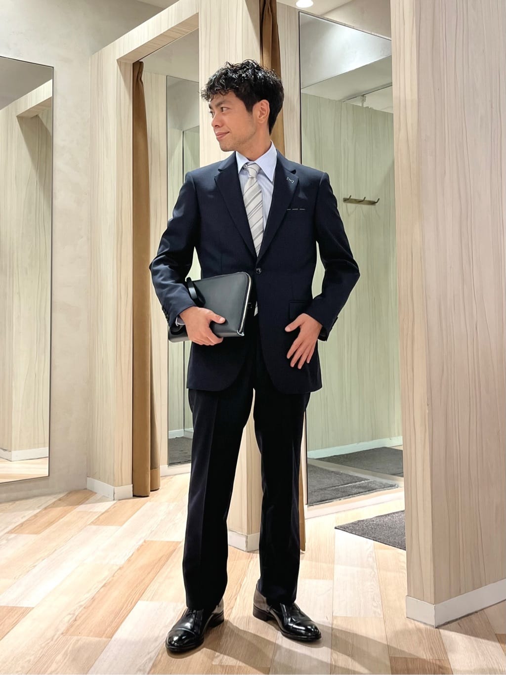 TAKEO KIKUCHIの【THE FLAGSHIP】シャドー番千鳥 グレンチェック スーツを使ったコーディネートを紹介します。｜Rakuten Fashion(楽天ファッション／旧楽天ブランドアベニュー)6161645