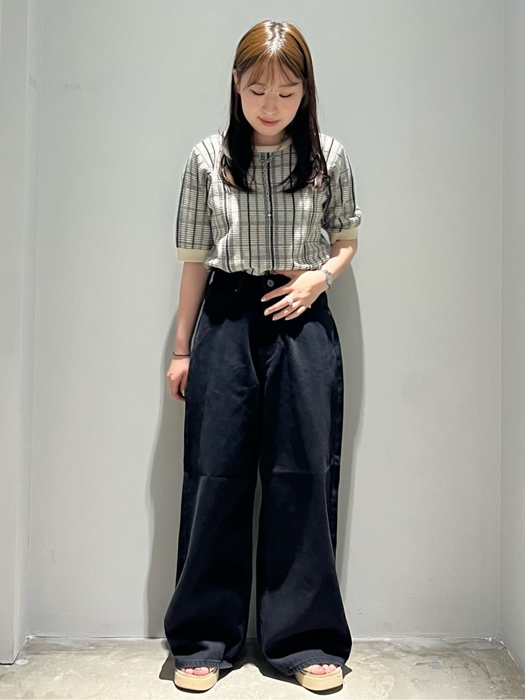 AMERICAN HOLICのチェック半袖ニットプルオーバーを使ったコーディネートを紹介します。｜Rakuten Fashion(楽天ファッション／旧楽天ブランドアベニュー)6162005