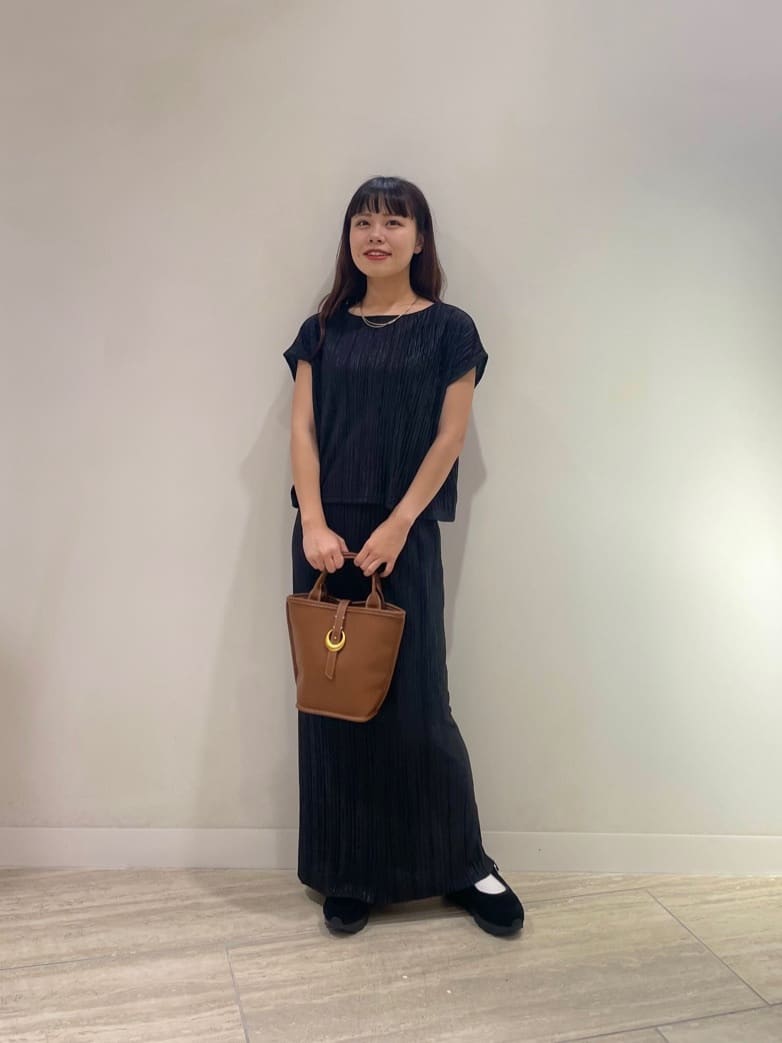 Vinの箔プリーツトップスを使ったコーディネートを紹介します。｜Rakuten Fashion(楽天ファッション／旧楽天ブランドアベニュー)6163153