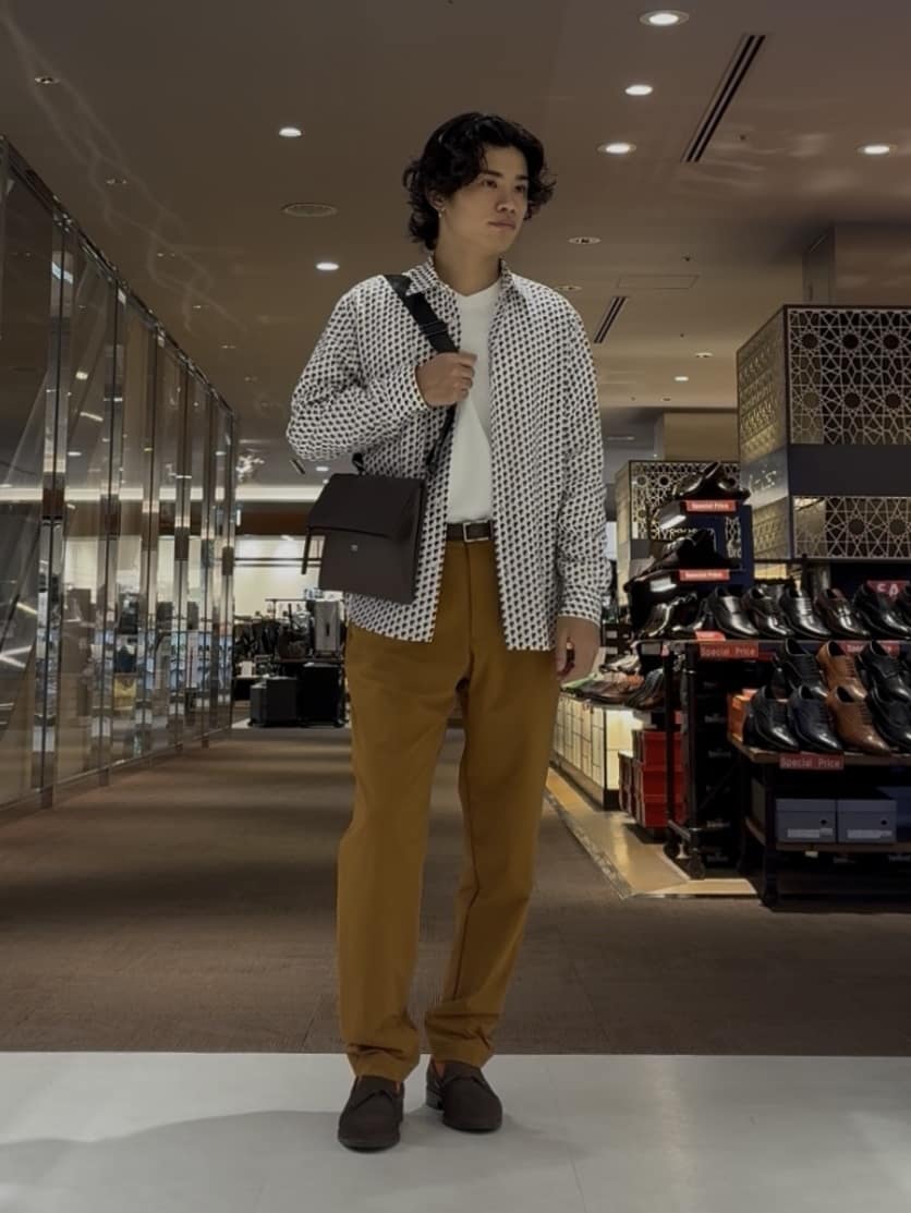 TAKEO KIKUCHIのボーラーハット柄 長袖シャツを使ったコーディネートを紹介します。｜Rakuten Fashion(楽天ファッション／旧楽天ブランドアベニュー)6163590