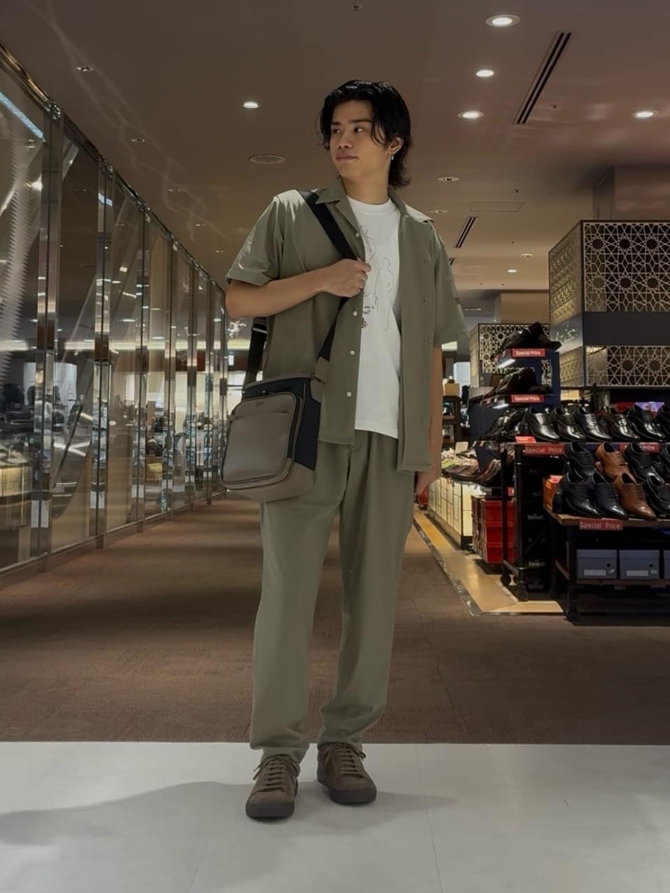 TAKEO KIKUCHIの【COOL CITY WEAR】エアートール パンツ /接触冷感・通気性を使ったコーディネートを紹介します。｜Rakuten Fashion(楽天ファッション／旧楽天ブランドアベニュー)6163600