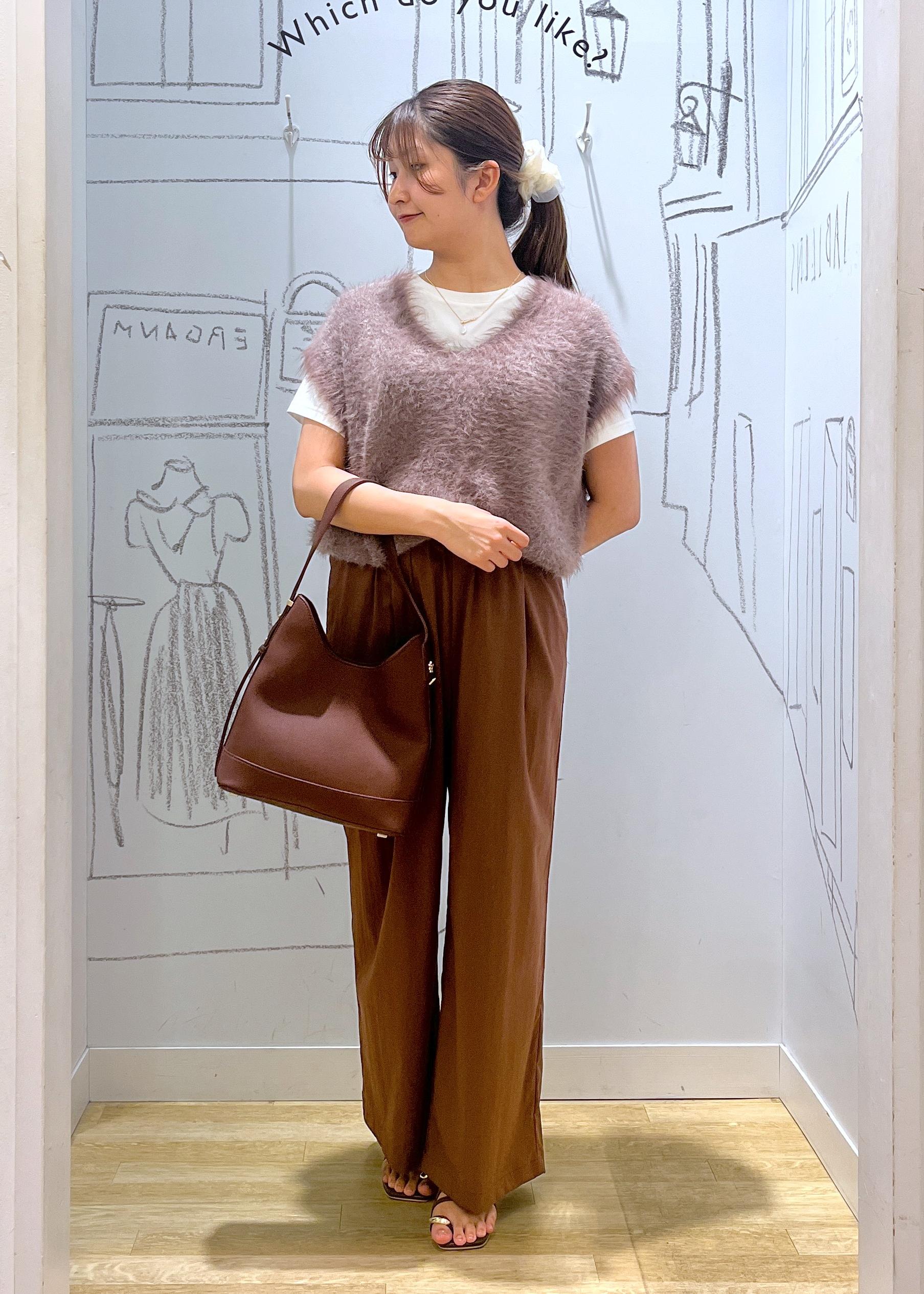 ROPE' PICNICのシャギーニットベストを使ったコーディネートを紹介します。｜Rakuten Fashion(楽天ファッション／旧楽天ブランドアベニュー)6197425