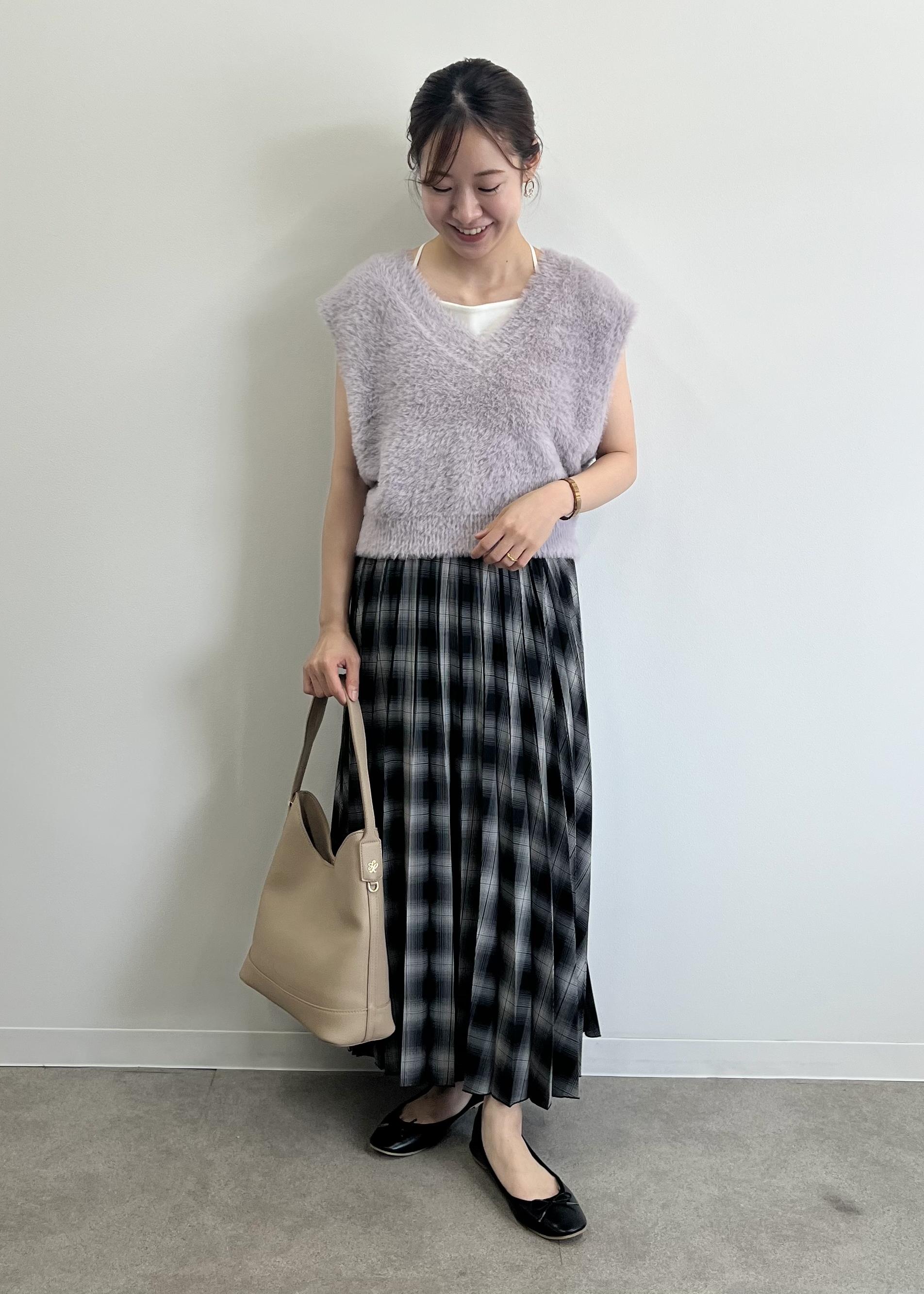 ROPE' PICNICのショートフェザーニットベストを使ったコーディネートを紹介します。｜Rakuten Fashion(楽天ファッション／旧楽天ブランドアベニュー)6197445