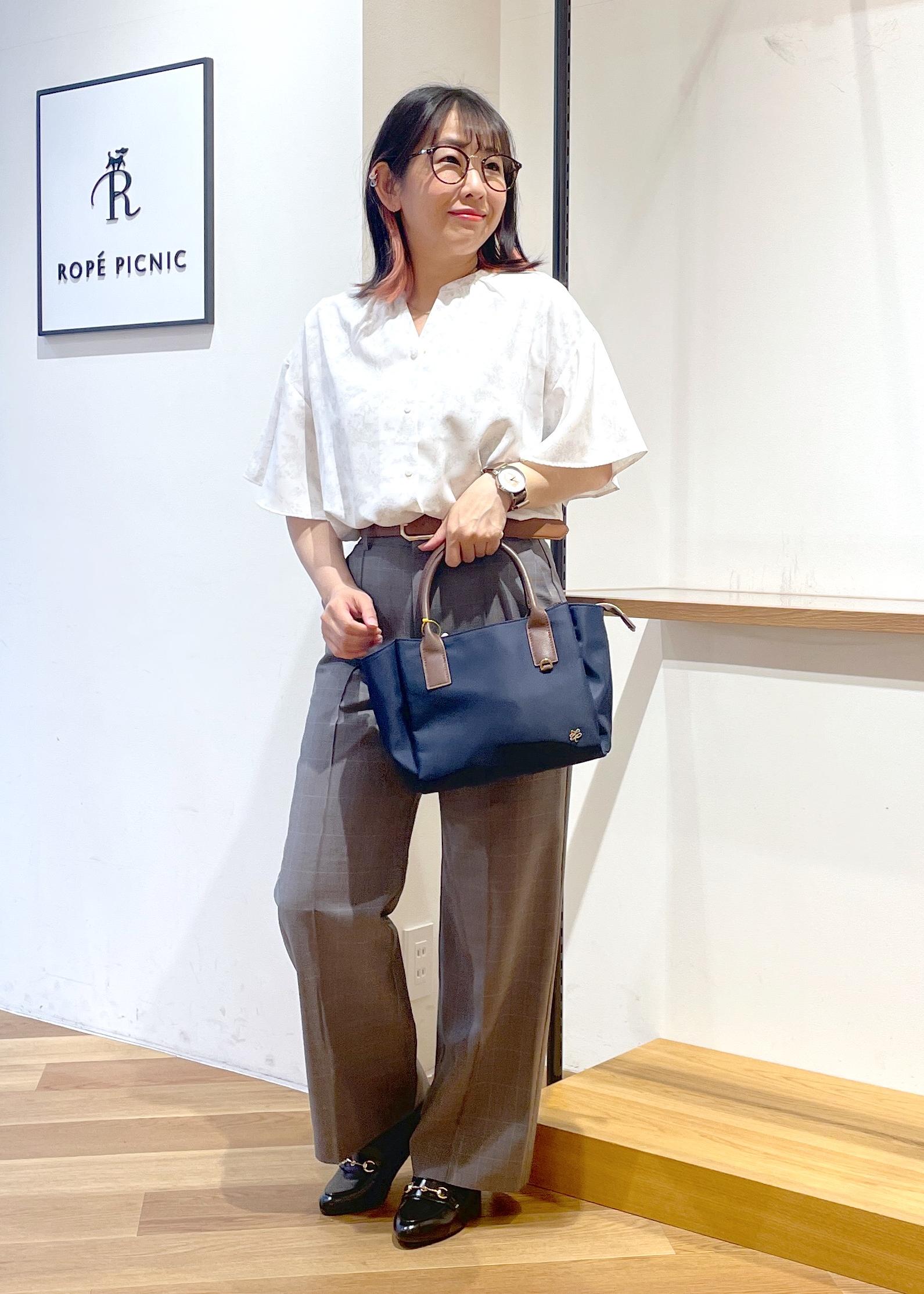 ROPE' PICNICのフレンチスキッパーブラウスを使ったコーディネートを紹介します。｜Rakuten Fashion(楽天ファッション／旧楽天ブランドアベニュー)6197451