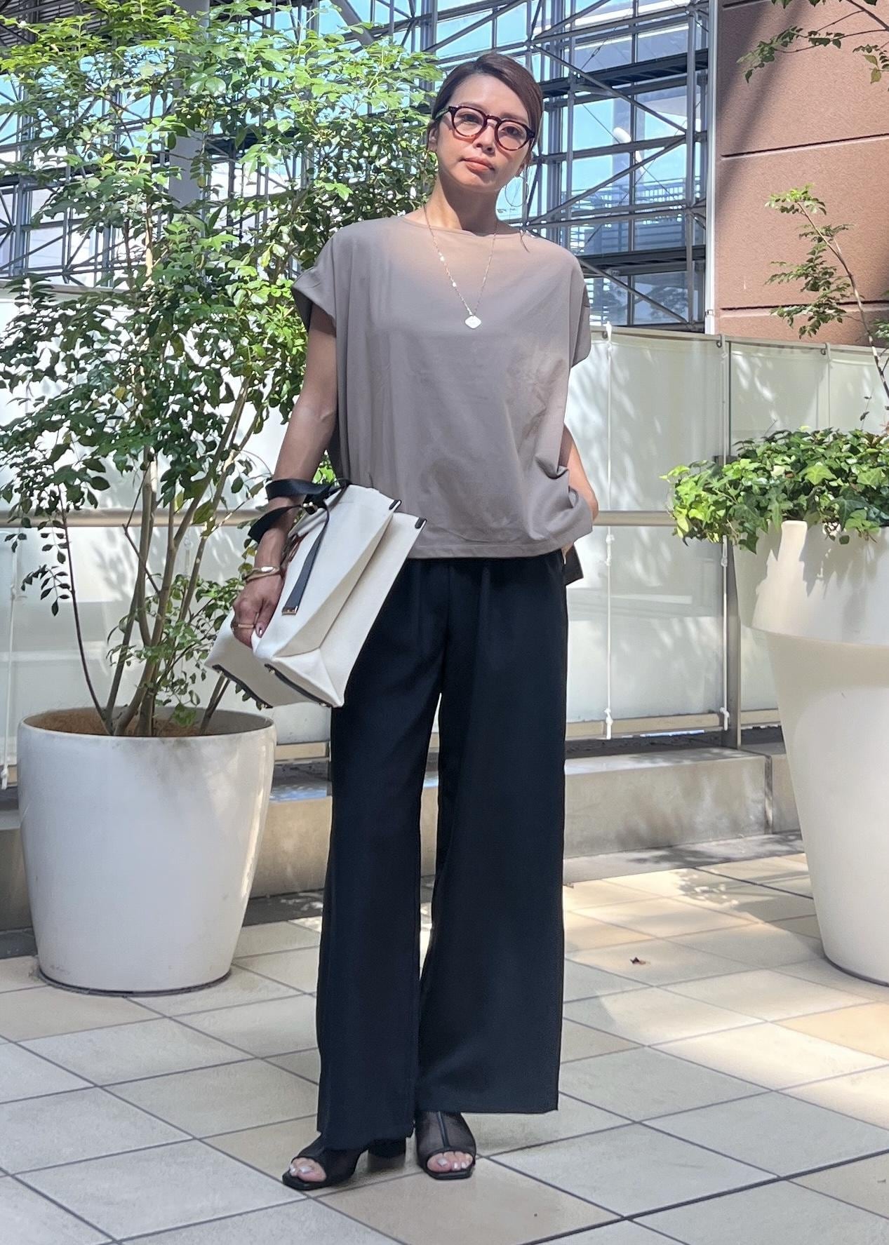 ROPE' PICNICのマルチファンクション二の腕すっきり見えカットトップスを使ったコーディネートを紹介します。｜Rakuten Fashion(楽天ファッション／旧楽天ブランドアベニュー)6197465