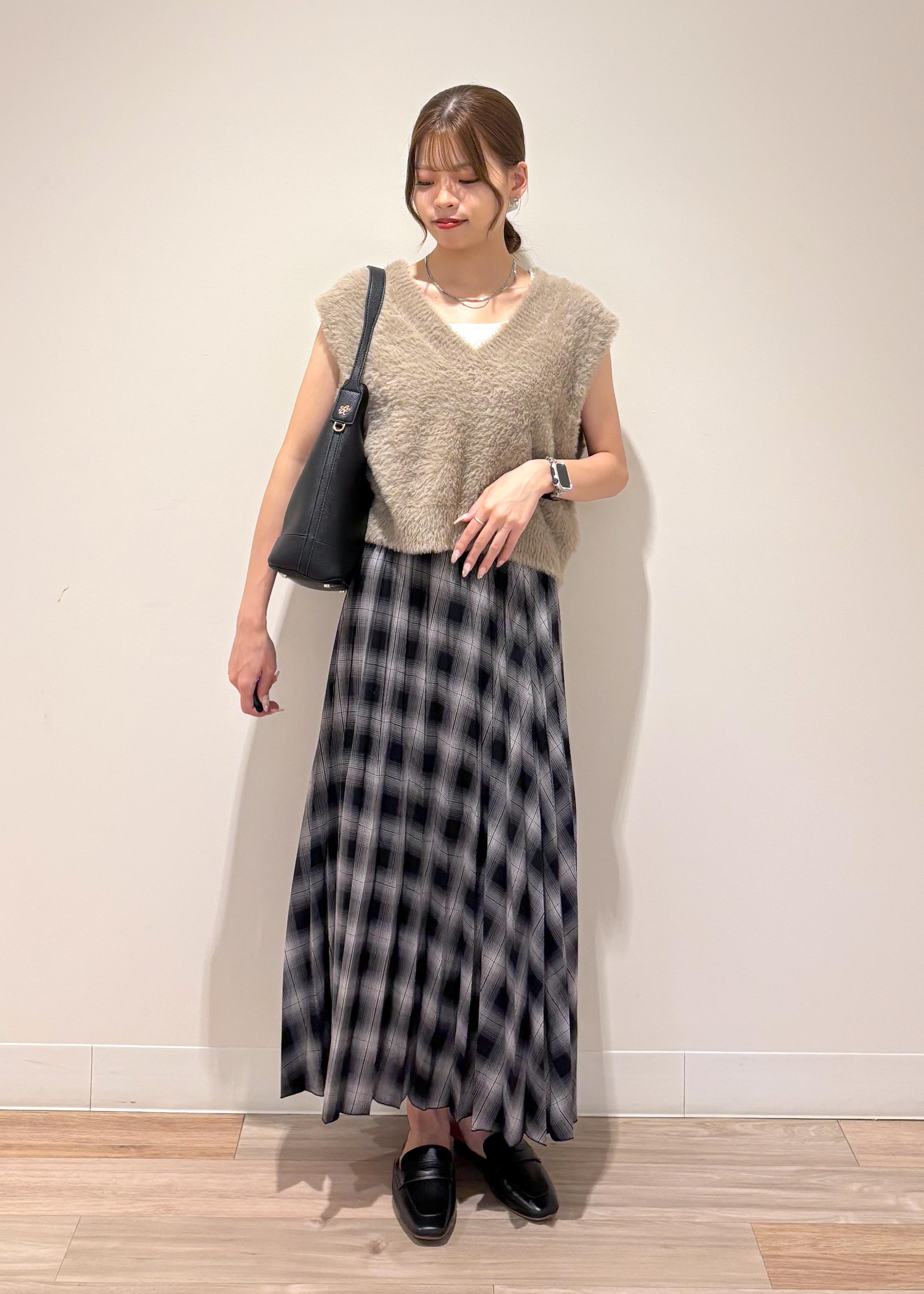 ROPE' PICNICのショートフェザーニットベストを使ったコーディネートを紹介します。｜Rakuten Fashion(楽天ファッション／旧楽天ブランドアベニュー)6197501