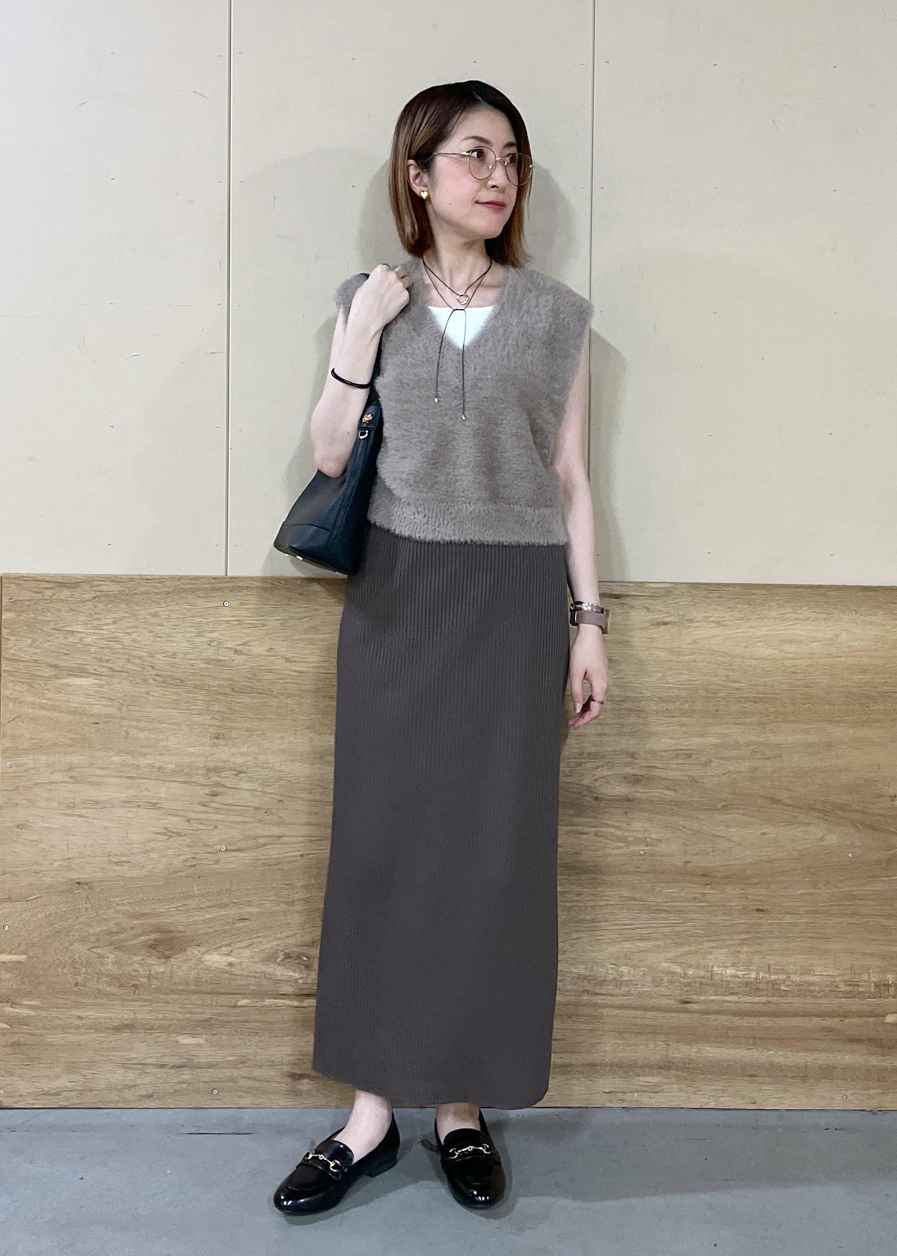 ROPE' PICNICのショートフェザーニットベストを使ったコーディネートを紹介します。｜Rakuten Fashion(楽天ファッション／旧楽天ブランドアベニュー)6197537