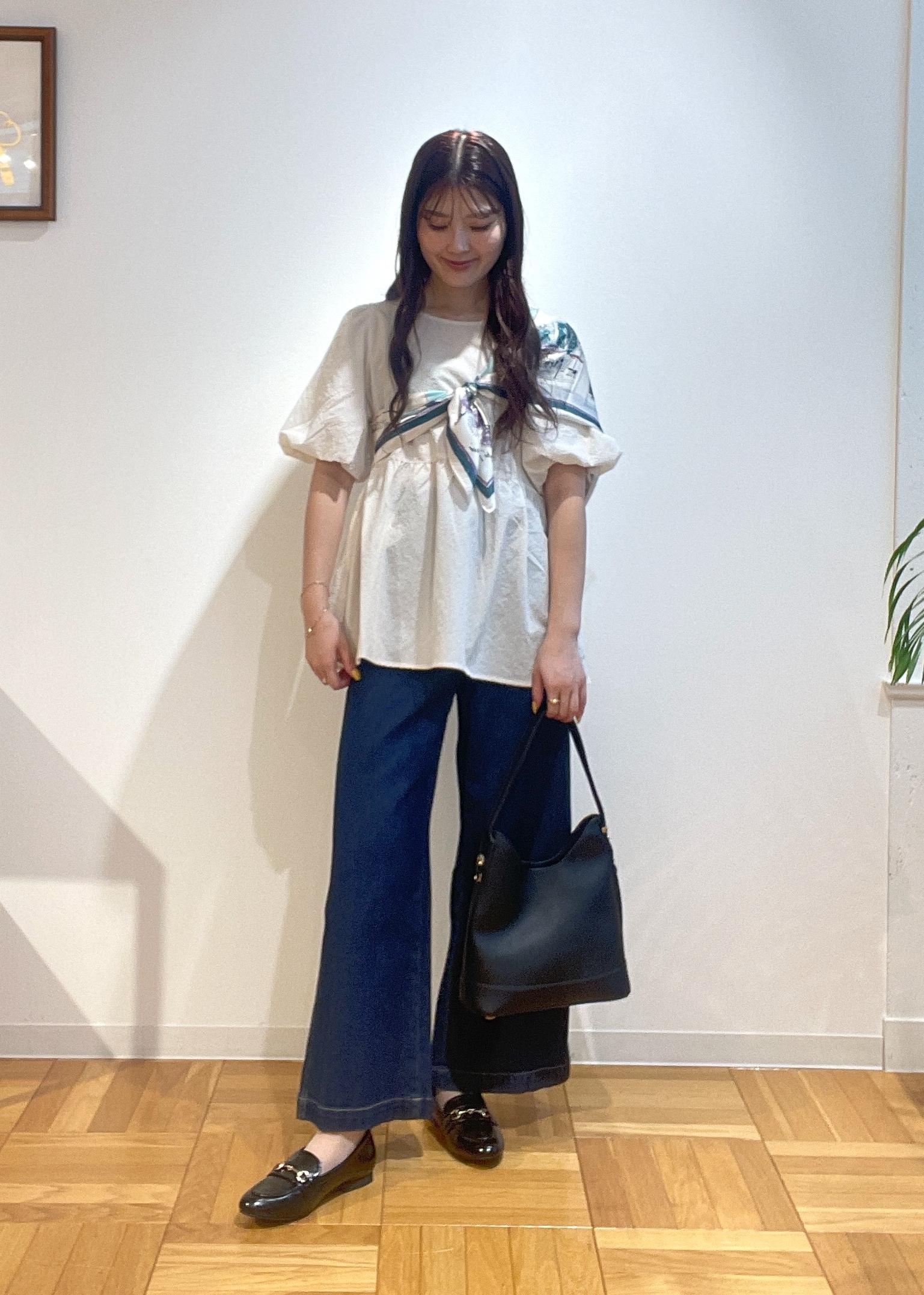 ROPE' PICNICのバルーンペプラムブラウスを使ったコーディネートを紹介します。｜Rakuten Fashion(楽天ファッション／旧楽天ブランドアベニュー)6197573