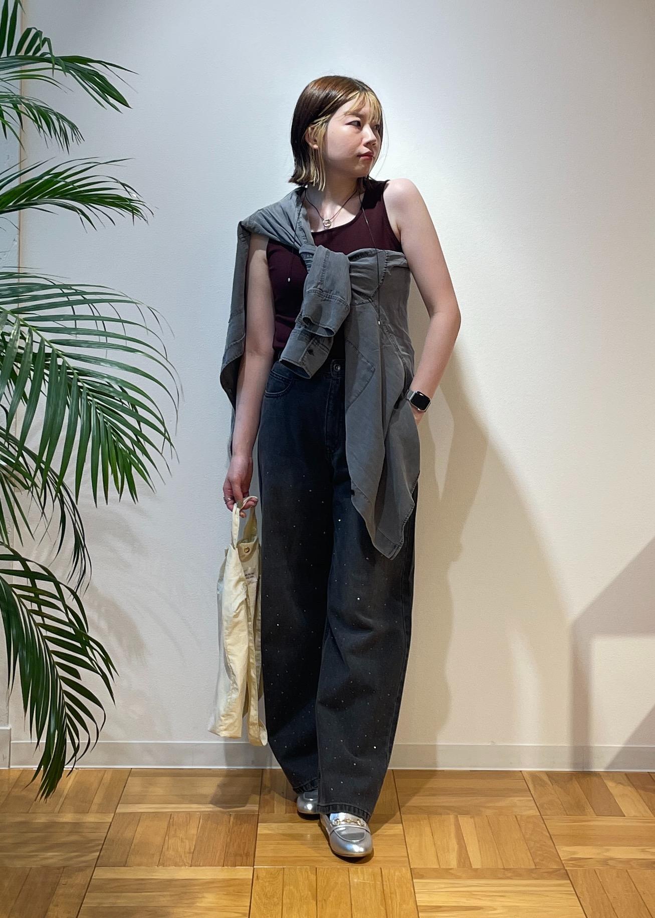 ROPE' PICNICのシャンブレーデニム調シャツを使ったコーディネートを紹介します。｜Rakuten Fashion(楽天ファッション／旧楽天ブランドアベニュー)6197575