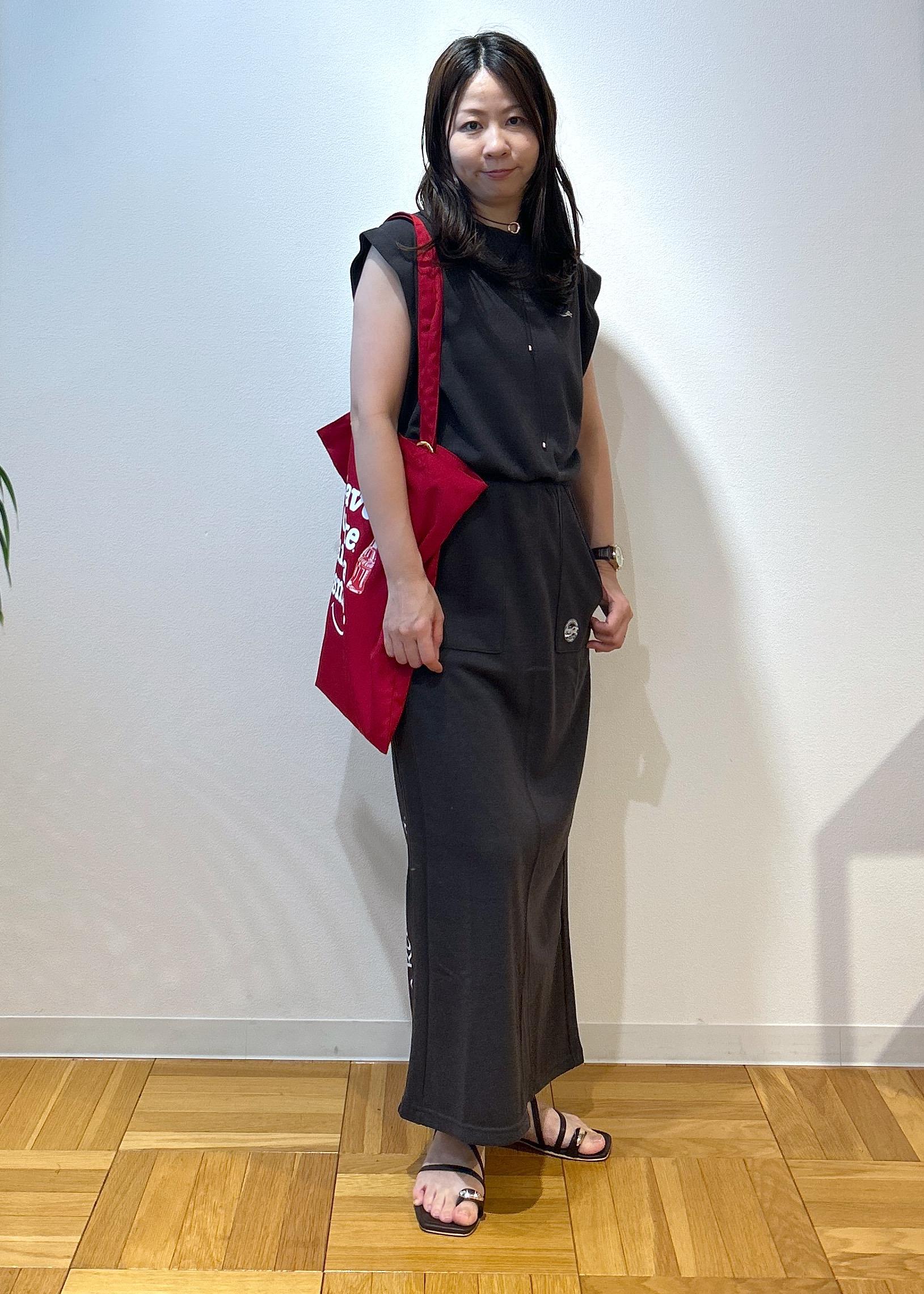 ROPE' PICNICの【Coca-Cola】【汗染み加工・セットアップ対応】ラメ入りミニ裏毛フレンチスリーブTシャツを使ったコーディネートを紹介します。｜Rakuten Fashion(楽天ファッション／旧楽天ブランドアベニュー)6197579