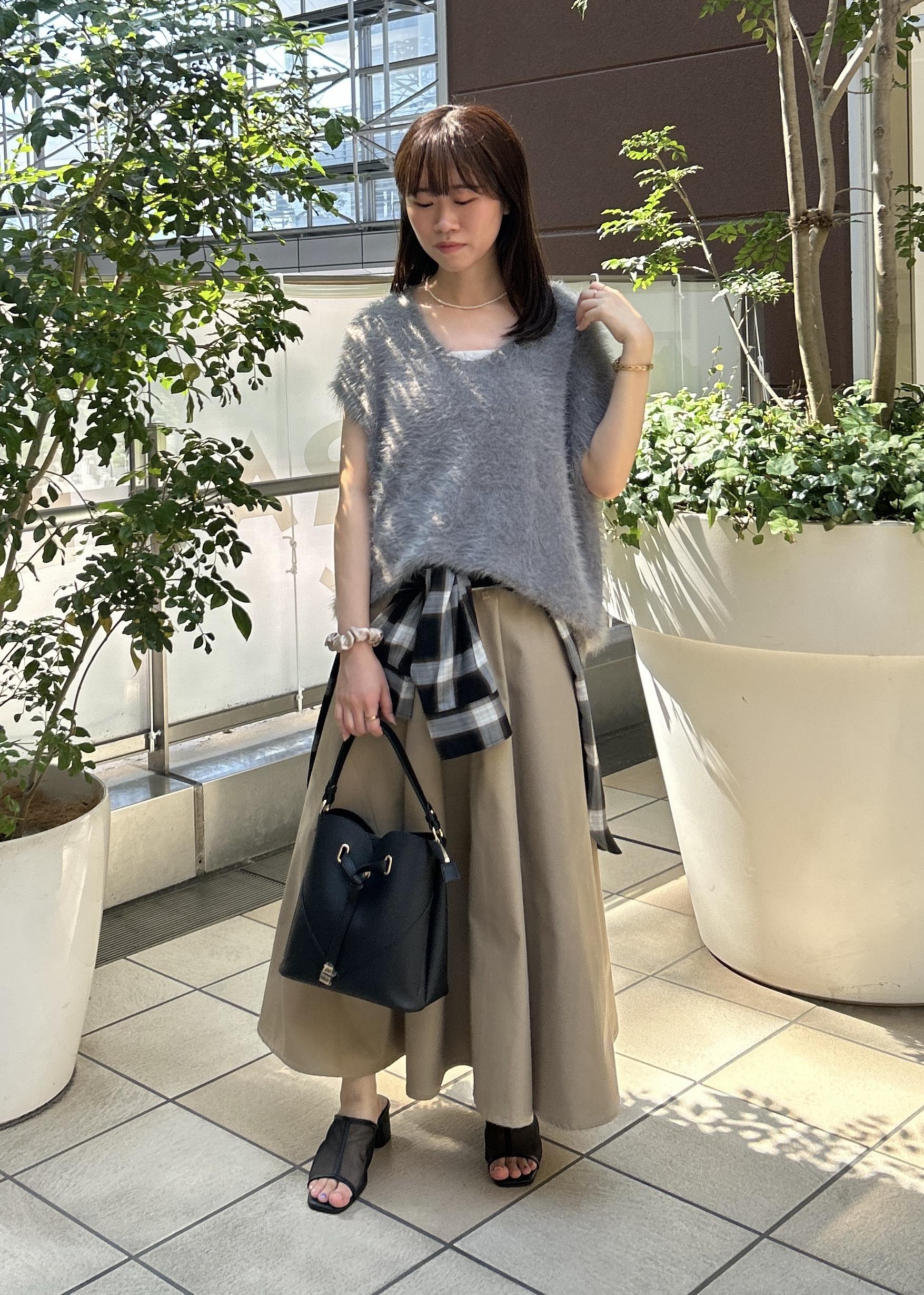 ROPE' PICNICのシャギーニットベストを使ったコーディネートを紹介します。｜Rakuten Fashion(楽天ファッション／旧楽天ブランドアベニュー)6197523