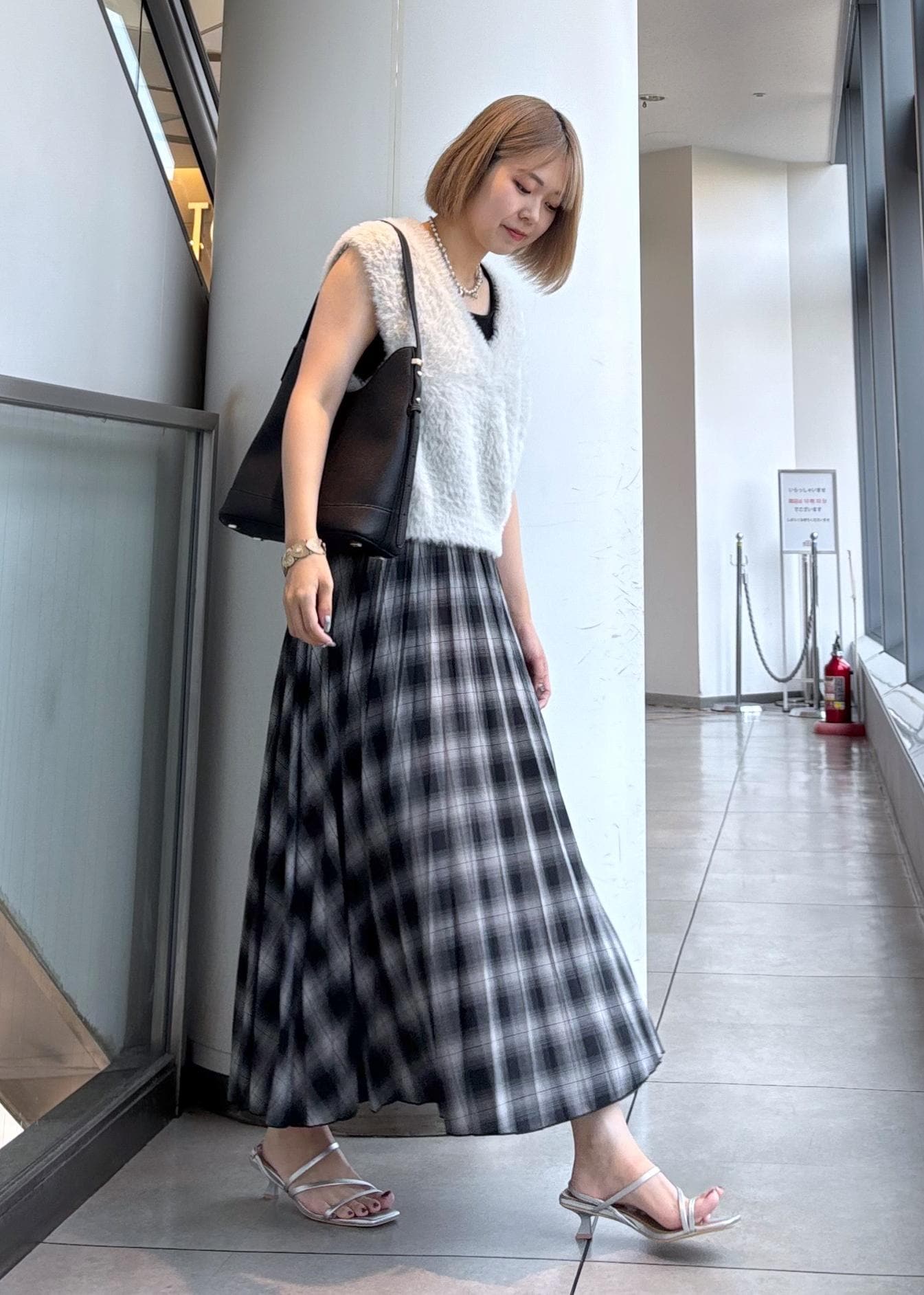 ROPE' PICNICのショートフェザーニットベストを使ったコーディネートを紹介します。｜Rakuten Fashion(楽天ファッション／旧楽天ブランドアベニュー)6197624