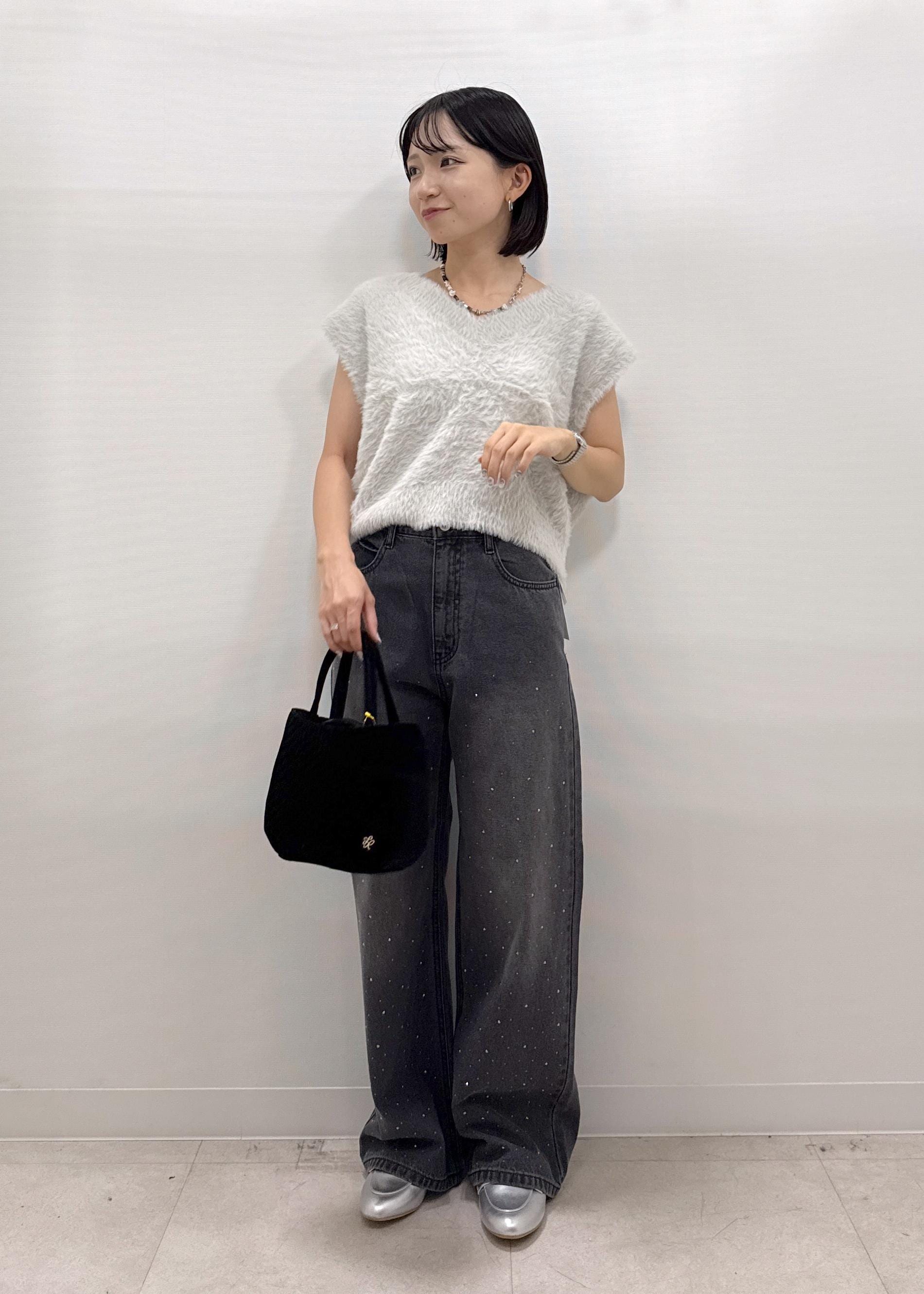 ROPE' PICNICのショートフェザーニットベストを使ったコーディネートを紹介します。｜Rakuten Fashion(楽天ファッション／旧楽天ブランドアベニュー)6197590