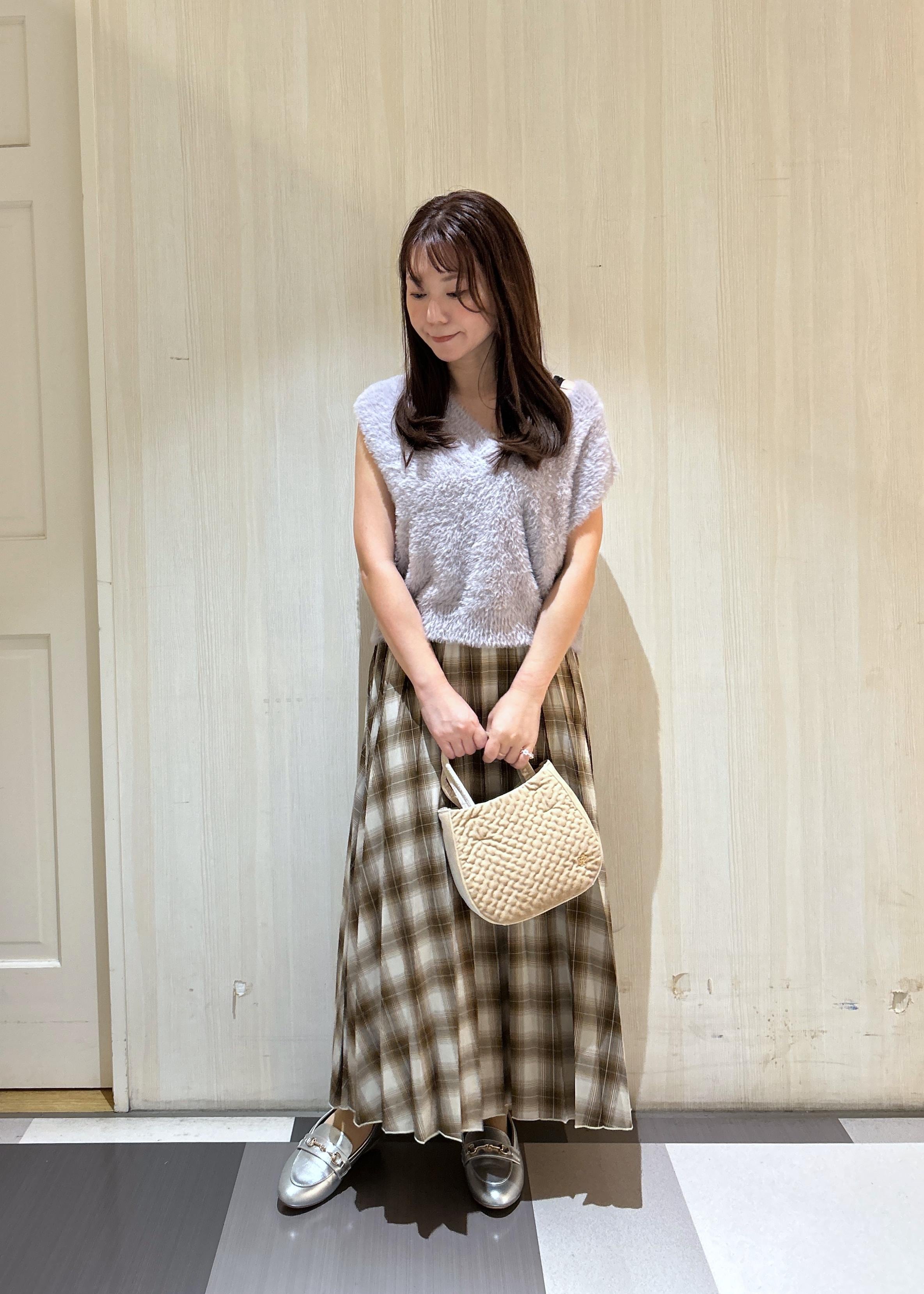 ROPE' PICNICのショートフェザーニットベストを使ったコーディネートを紹介します。｜Rakuten Fashion(楽天ファッション／旧楽天ブランドアベニュー)6197610