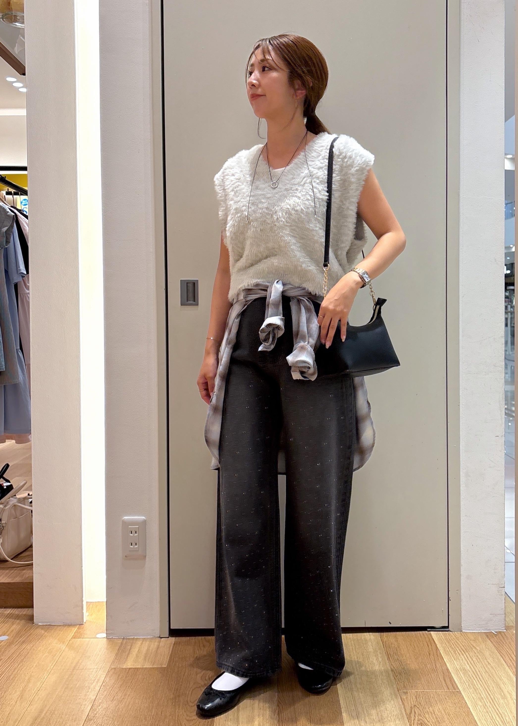 ROPE' PICNICのショートフェザーニットベストを使ったコーディネートを紹介します。｜Rakuten Fashion(楽天ファッション／旧楽天ブランドアベニュー)6197600