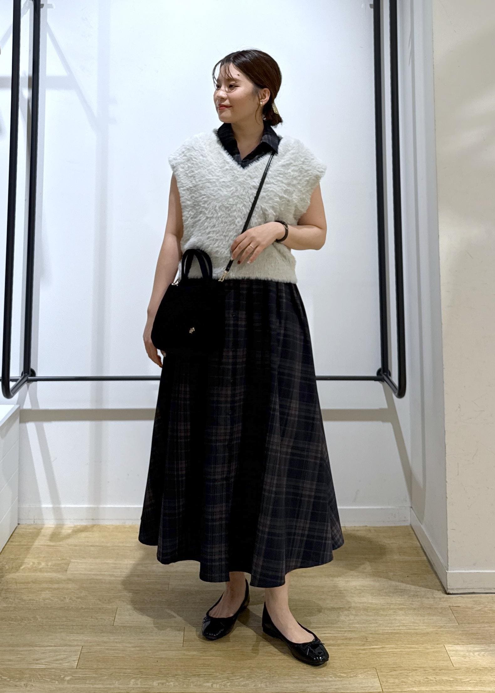 ROPE' PICNICのショートフェザーニットベストを使ったコーディネートを紹介します。｜Rakuten Fashion(楽天ファッション／旧楽天ブランドアベニュー)6197691