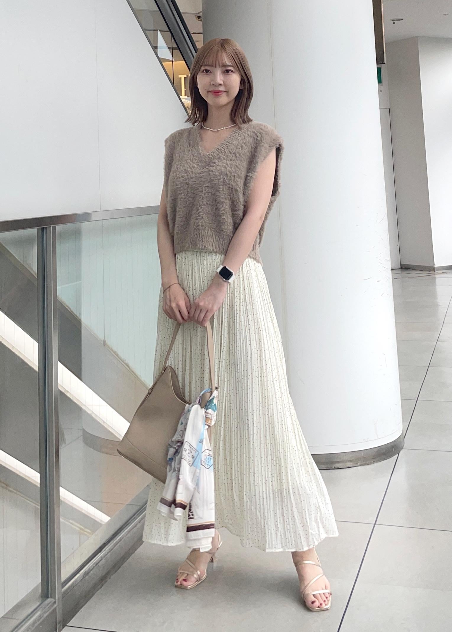 ROPE' PICNICのショートフェザーニットベストを使ったコーディネートを紹介します。｜Rakuten Fashion(楽天ファッション／旧楽天ブランドアベニュー)6197692