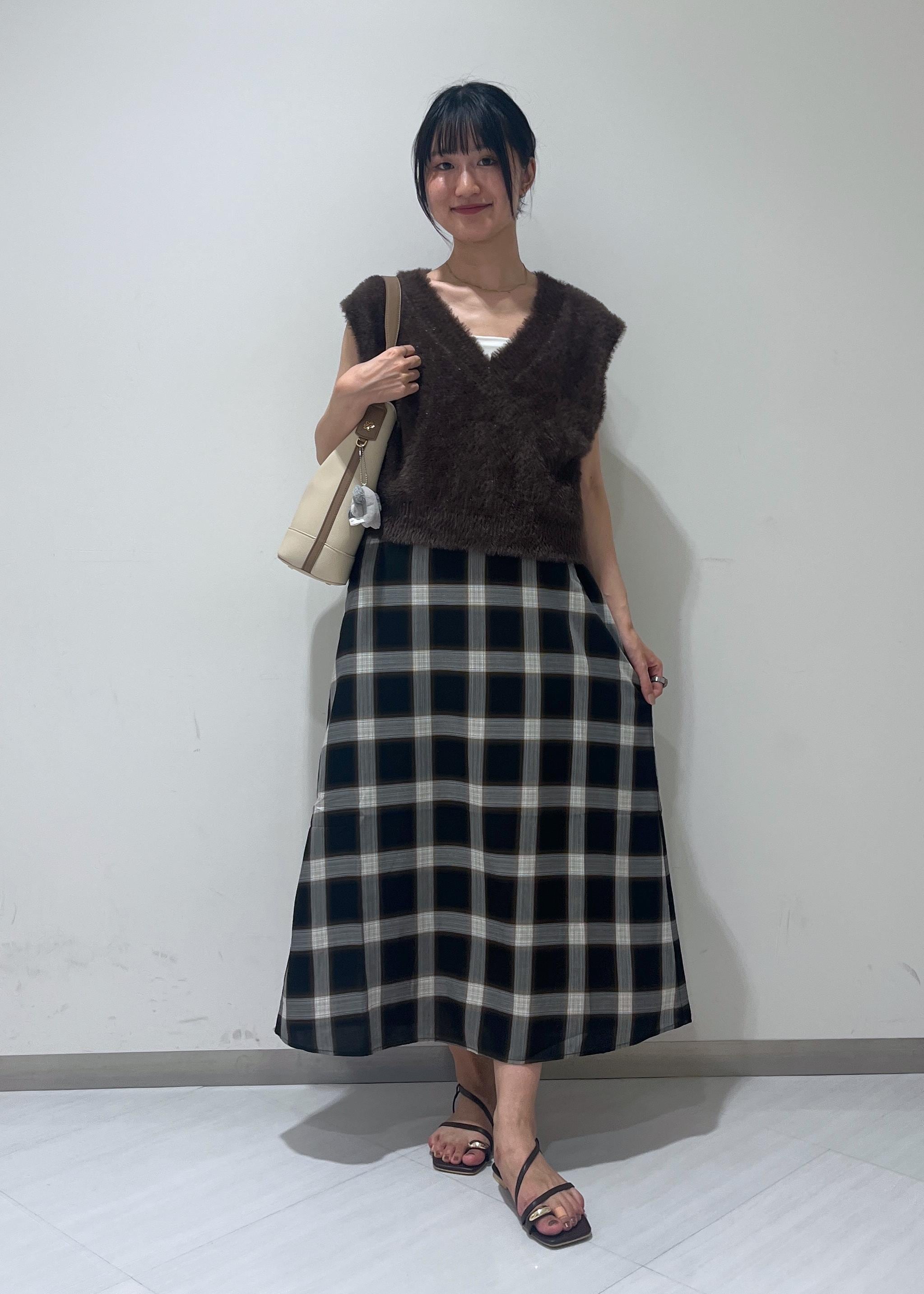 ROPE' PICNICのショートフェザーニットベストを使ったコーディネートを紹介します。｜Rakuten Fashion(楽天ファッション／旧楽天ブランドアベニュー)6197679