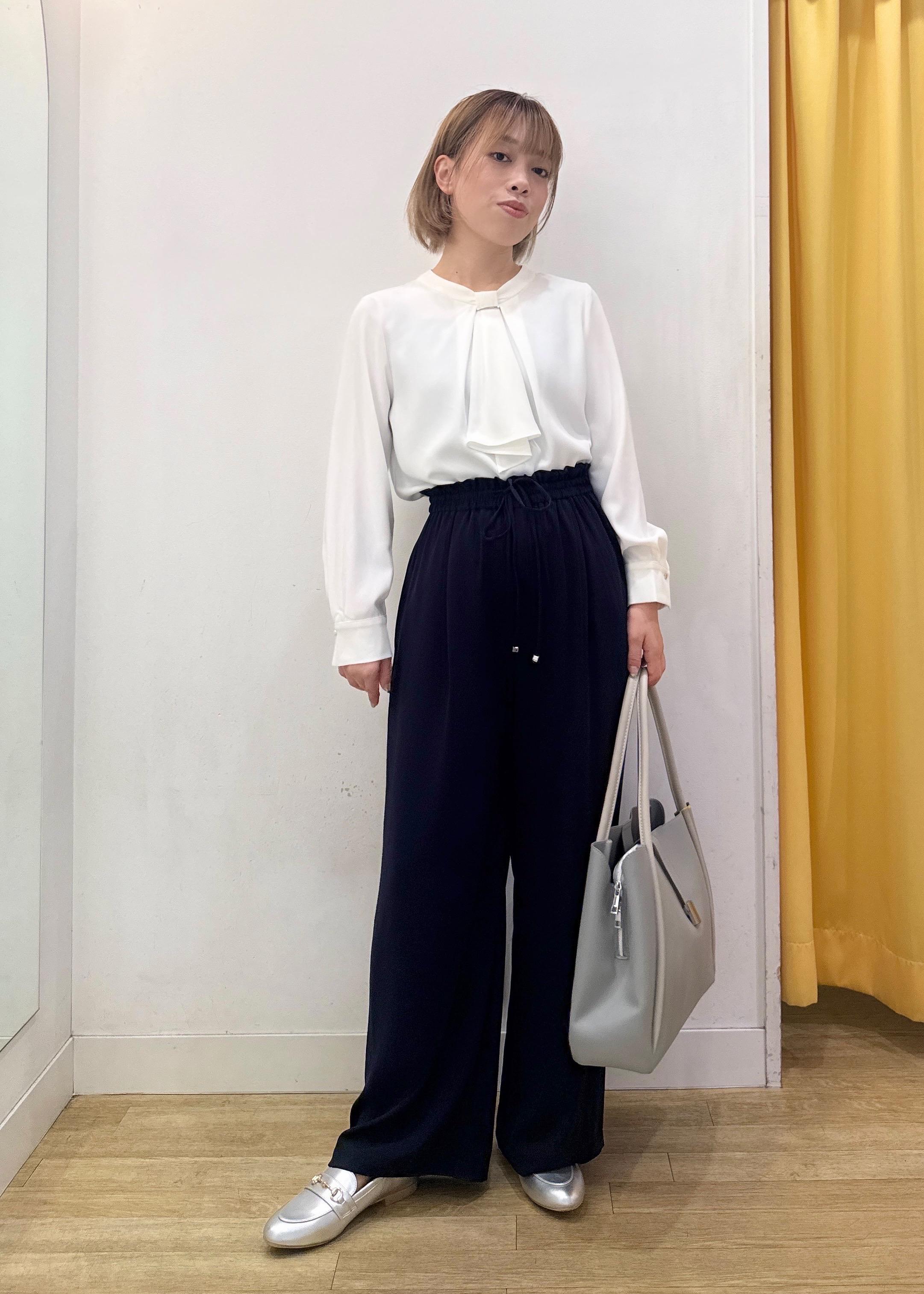 ROPE' PICNICの【WEB限定カラー・サイズ】メタルパーツフロントフリルタイブラウス/通勤対応を使ったコーディネートを紹介します。｜Rakuten Fashion(楽天ファッション／旧楽天ブランドアベニュー)6197813