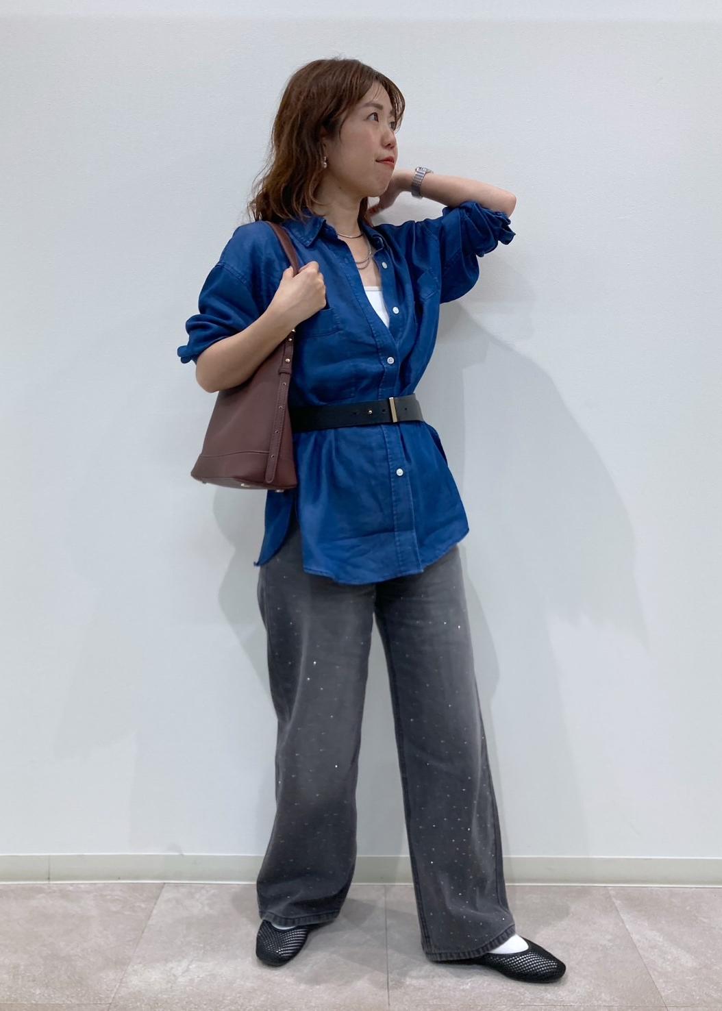 ROPE' PICNICのシャンブレーデニム調シャツを使ったコーディネートを紹介します。｜Rakuten Fashion(楽天ファッション／旧楽天ブランドアベニュー)6197710