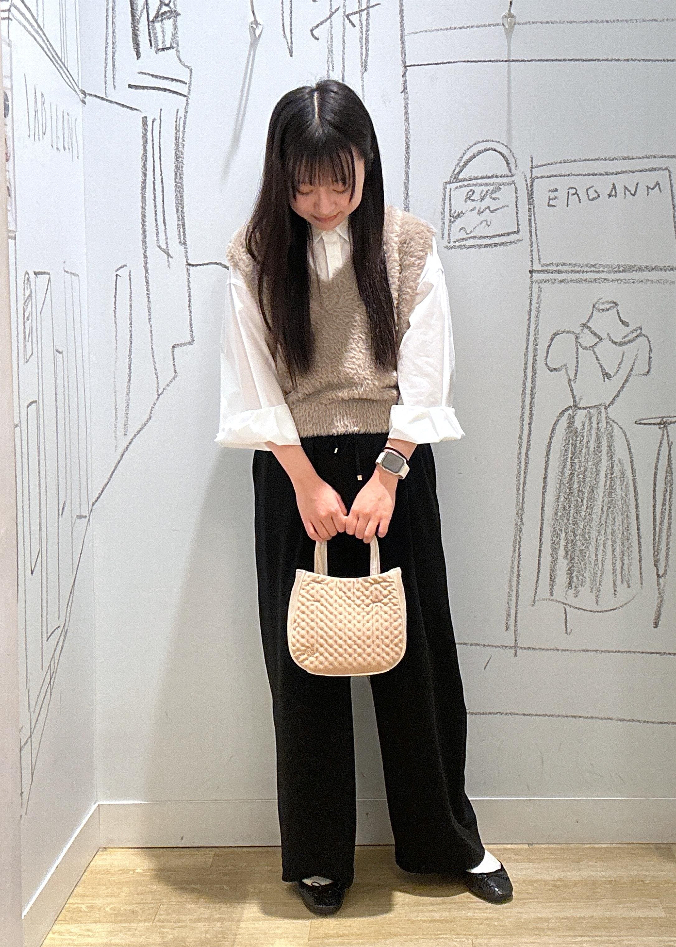 ROPE' PICNICのショートフェザーニットベストを使ったコーディネートを紹介します。｜Rakuten Fashion(楽天ファッション／旧楽天ブランドアベニュー)6197717