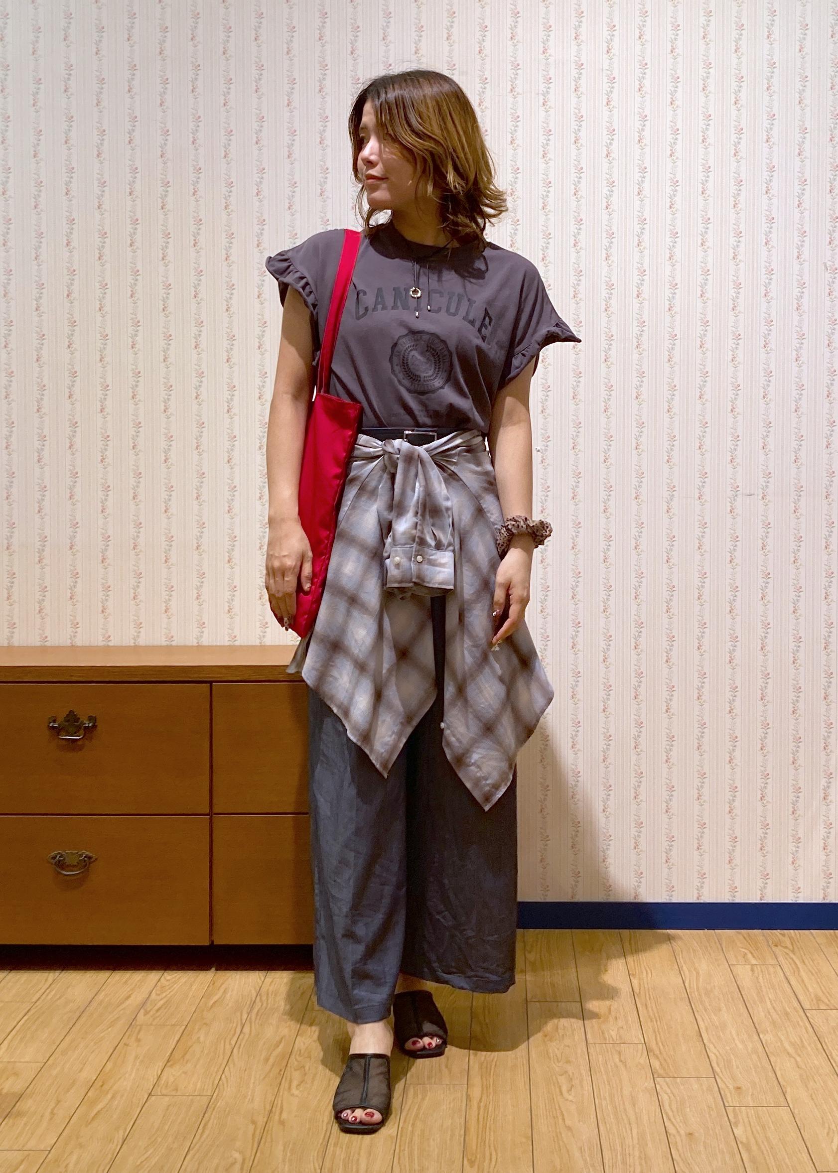 ROPE' PICNICの袖フリルカレッジロゴTシャツを使ったコーディネートを紹介します。｜Rakuten Fashion(楽天ファッション／旧楽天ブランドアベニュー)6197793