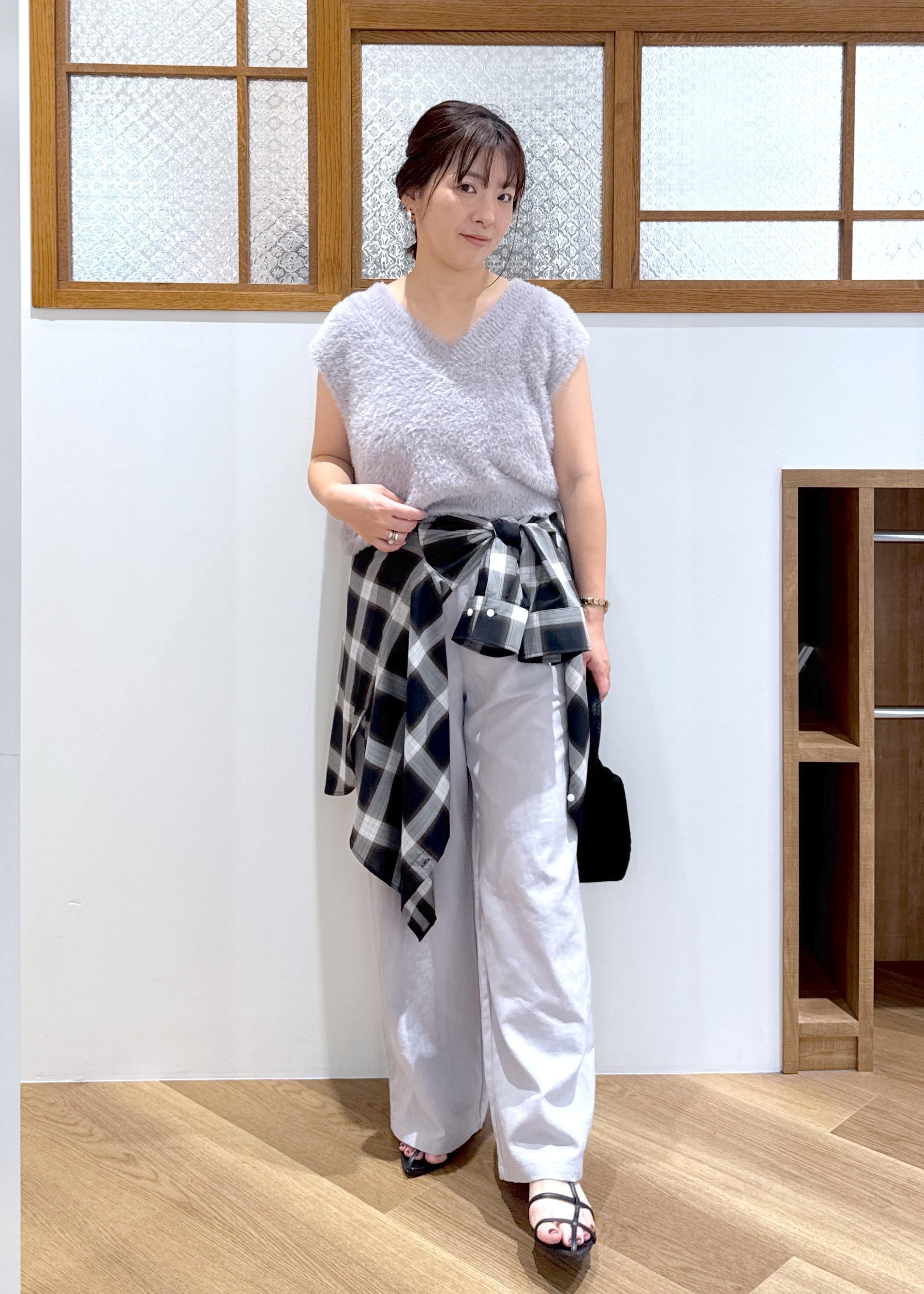 ROPE' PICNICのショートフェザーニットベストを使ったコーディネートを紹介します。｜Rakuten Fashion(楽天ファッション／旧楽天ブランドアベニュー)6197785