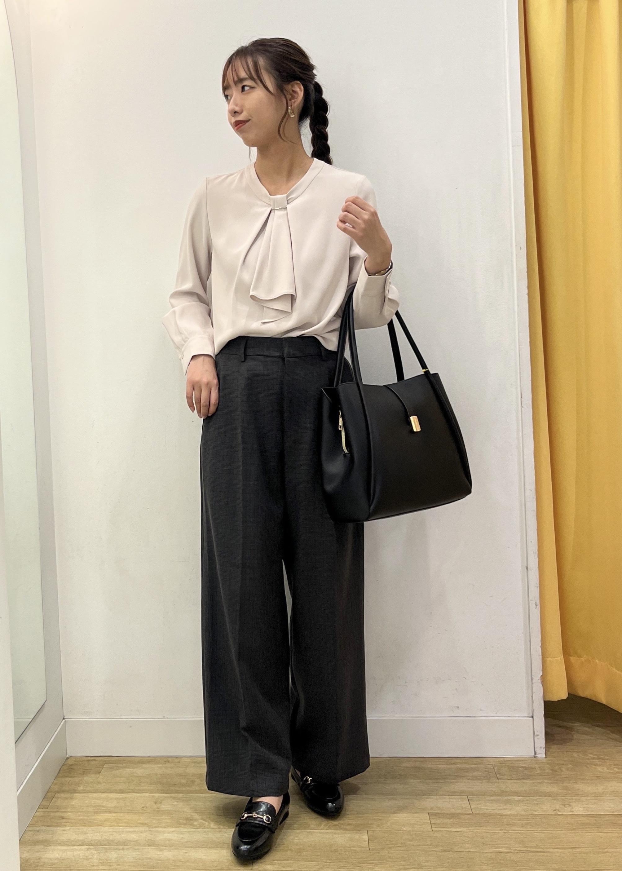 ROPE' PICNICの【WEB限定カラー・サイズ】メタルパーツフロントフリルタイブラウス/通勤対応を使ったコーディネートを紹介します。｜Rakuten Fashion(楽天ファッション／旧楽天ブランドアベニュー)6210742