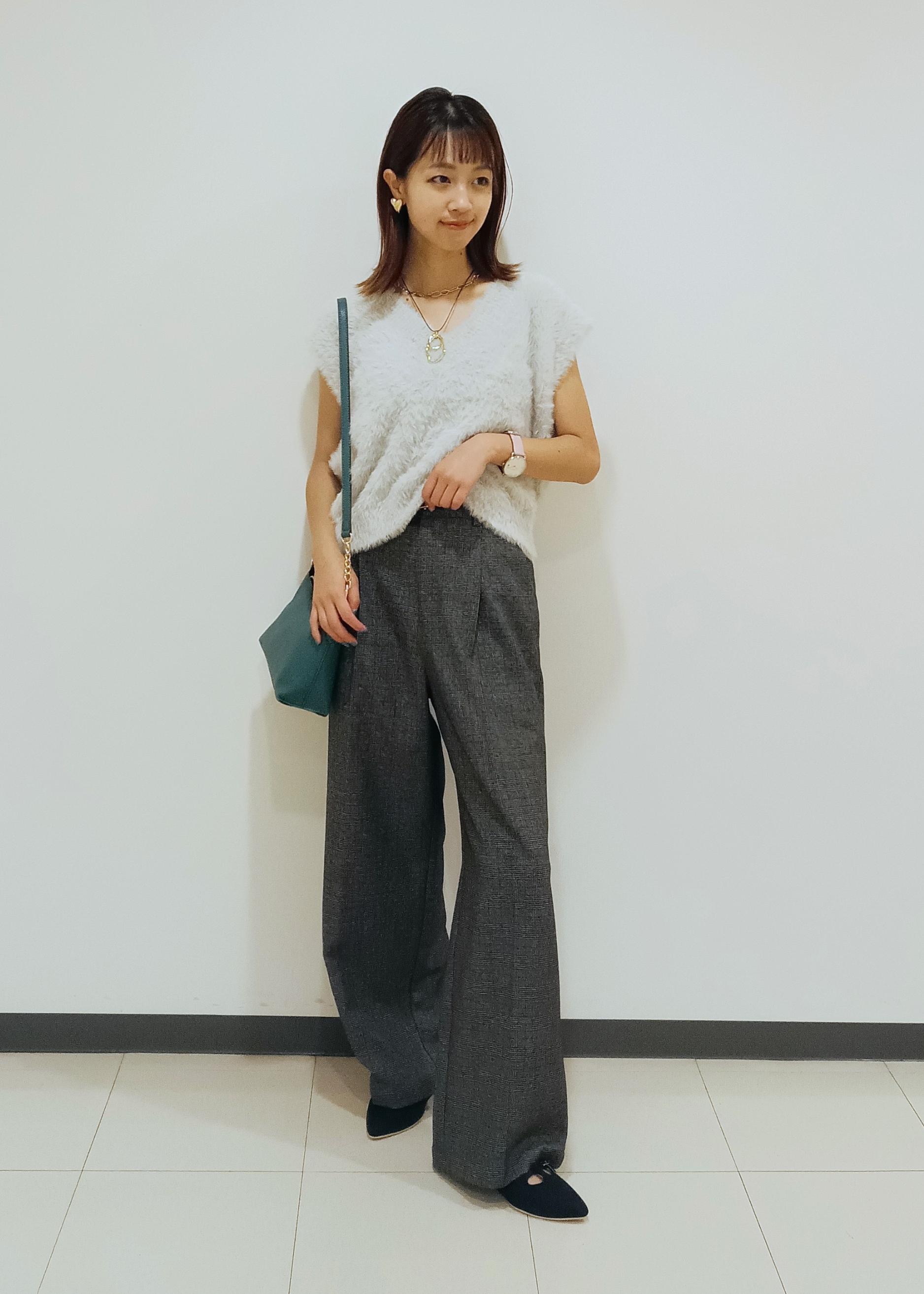 ROPE' PICNICのショートフェザーニットベストを使ったコーディネートを紹介します。｜Rakuten Fashion(楽天ファッション／旧楽天ブランドアベニュー)6210770