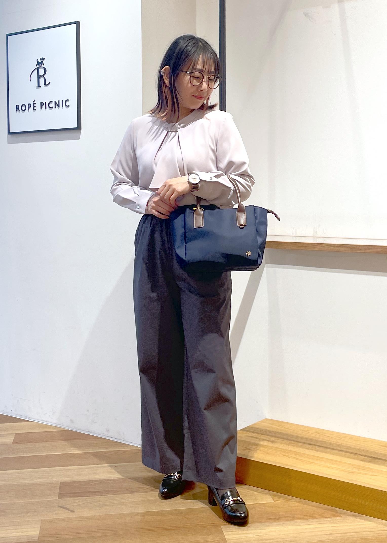 ROPE' PICNICの【WEB限定カラー・サイズ】メタルパーツフロントフリルタイブラウス/通勤対応を使ったコーディネートを紹介します。｜Rakuten Fashion(楽天ファッション／旧楽天ブランドアベニュー)6210787