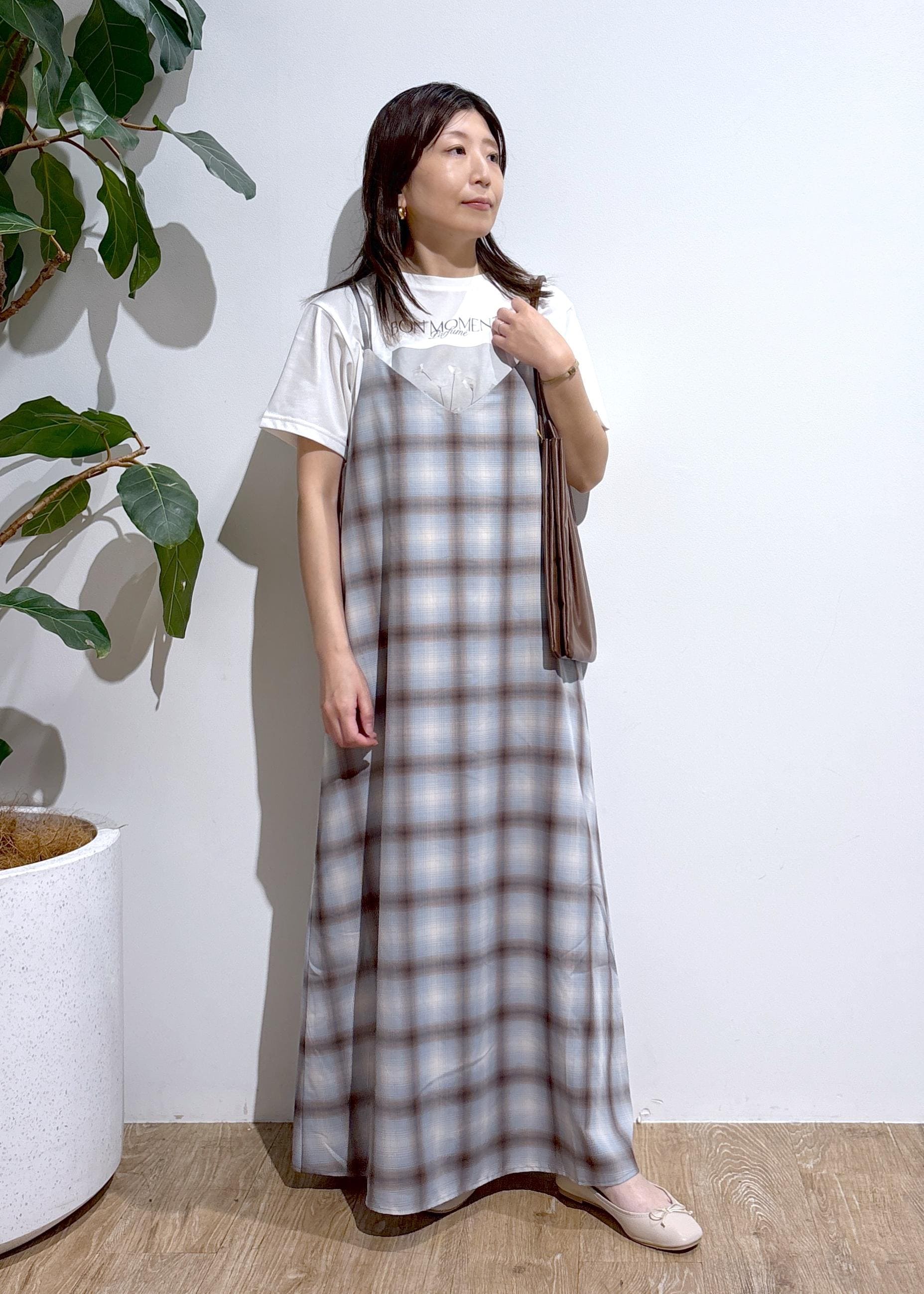 ROPE' PICNICのオンブレチェックキャミソールワンピースを使ったコーディネートを紹介します。｜Rakuten Fashion(楽天ファッション／旧楽天ブランドアベニュー)6210811