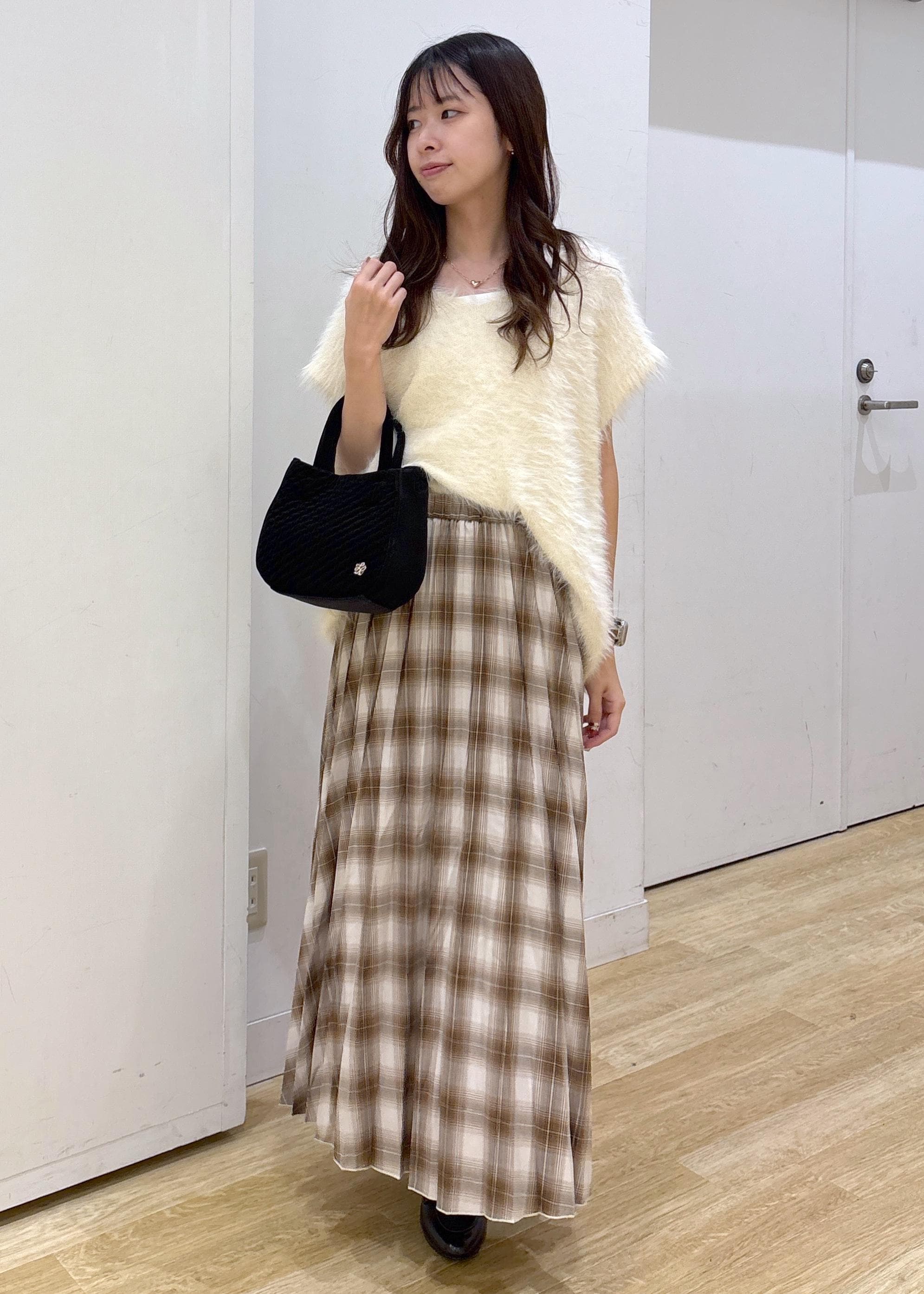 ROPE' PICNICのシャギーニットベストを使ったコーディネートを紹介します。｜Rakuten Fashion(楽天ファッション／旧楽天ブランドアベニュー)6211023