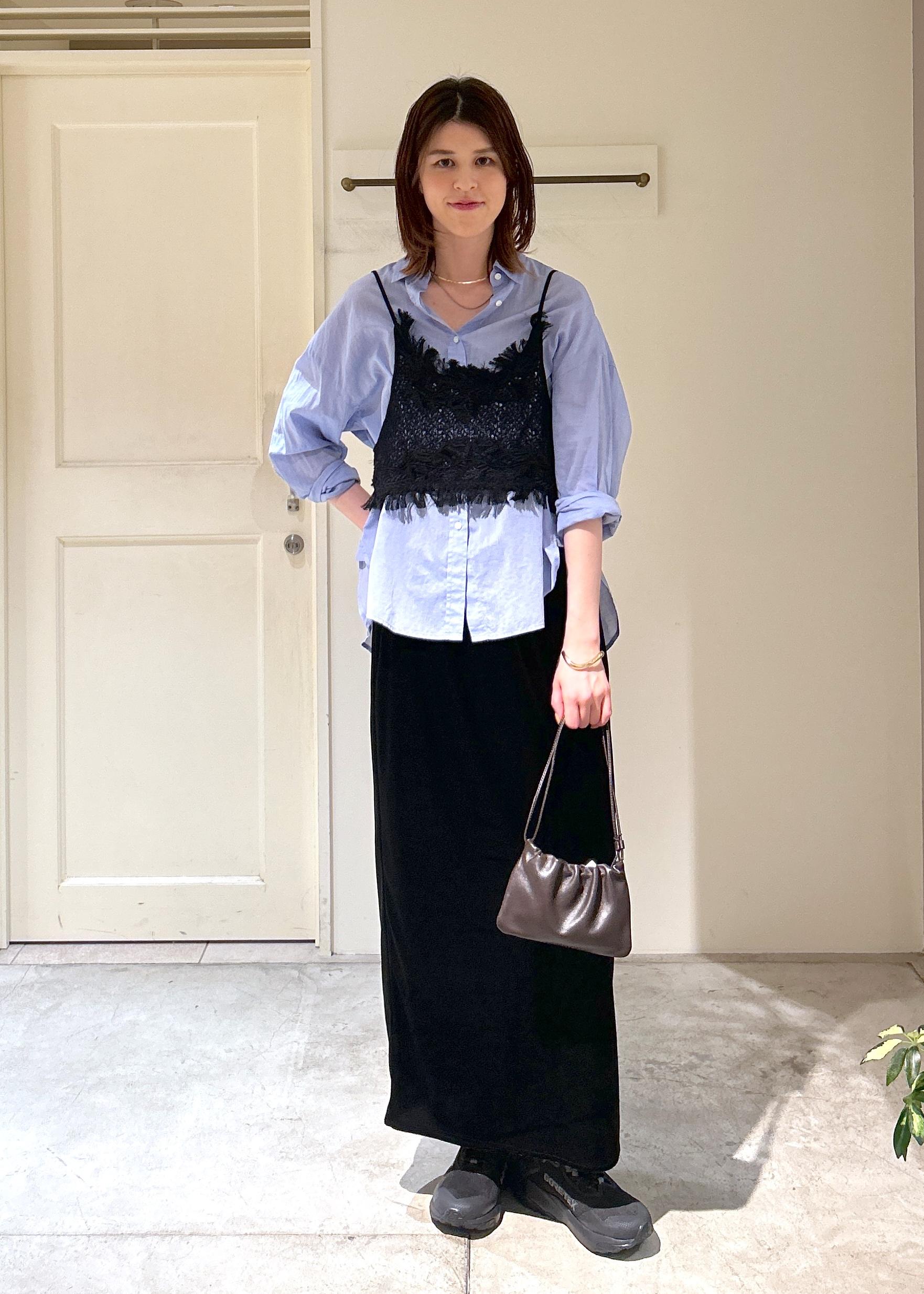 SALON adam et rope'のShuttlenotesワッシャーローンウォッシュドシャツを使ったコーディネートを紹介します。｜Rakuten Fashion(楽天ファッション／旧楽天ブランドアベニュー)6211437
