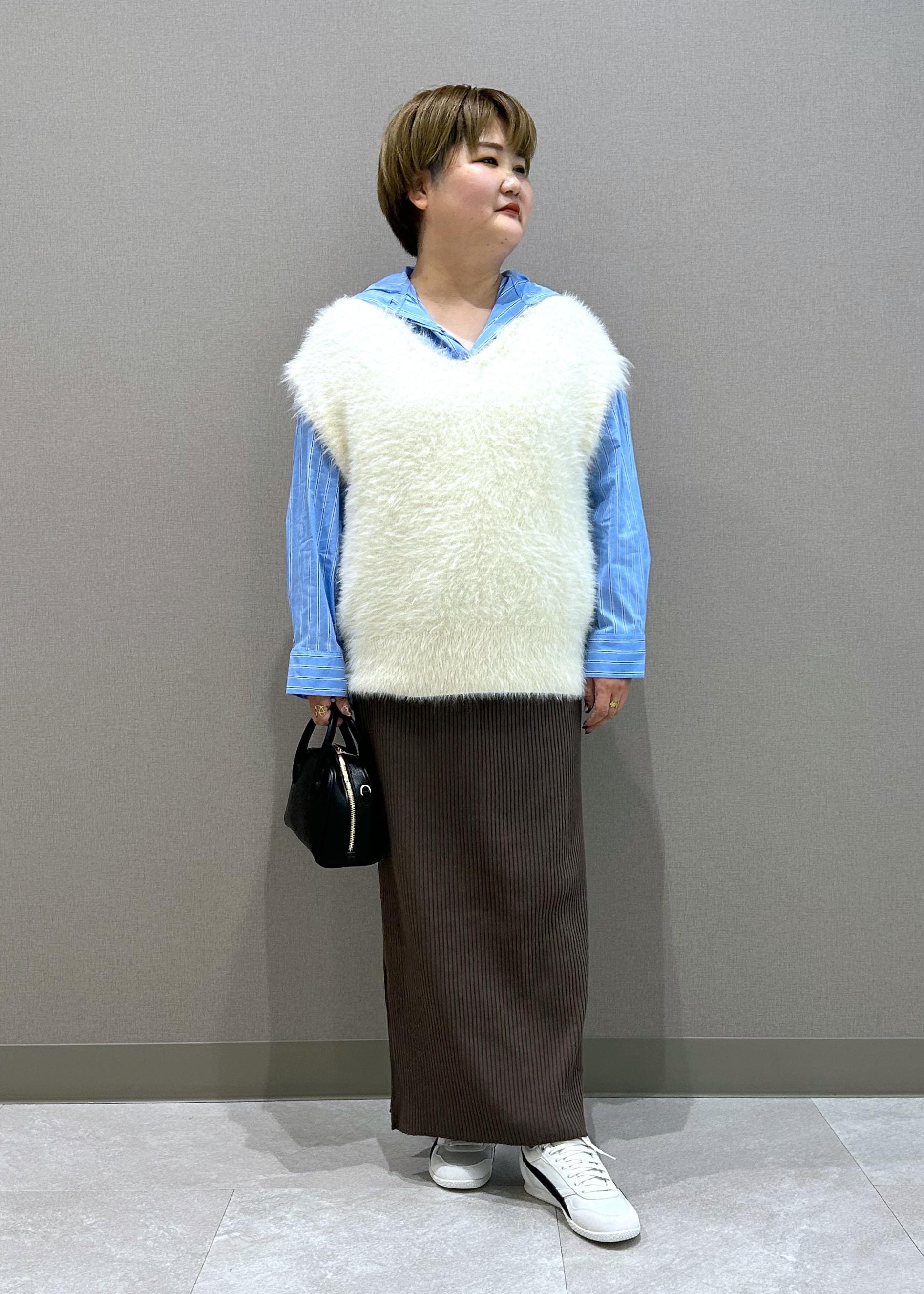 ROPE' PICNICのシャギーニットベストを使ったコーディネートを紹介します。｜Rakuten Fashion(楽天ファッション／旧楽天ブランドアベニュー)6280155