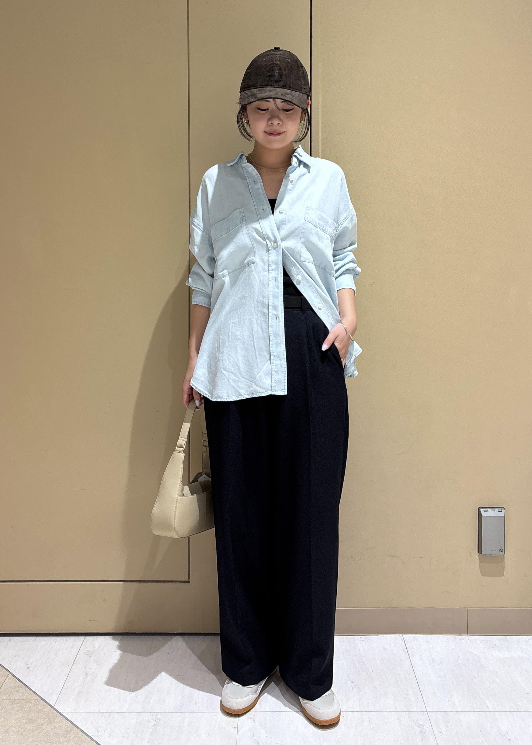 ROPE' PICNICのシャンブレーデニム調シャツを使ったコーディネートを紹介します。｜Rakuten Fashion(楽天ファッション／旧楽天ブランドアベニュー)6280236