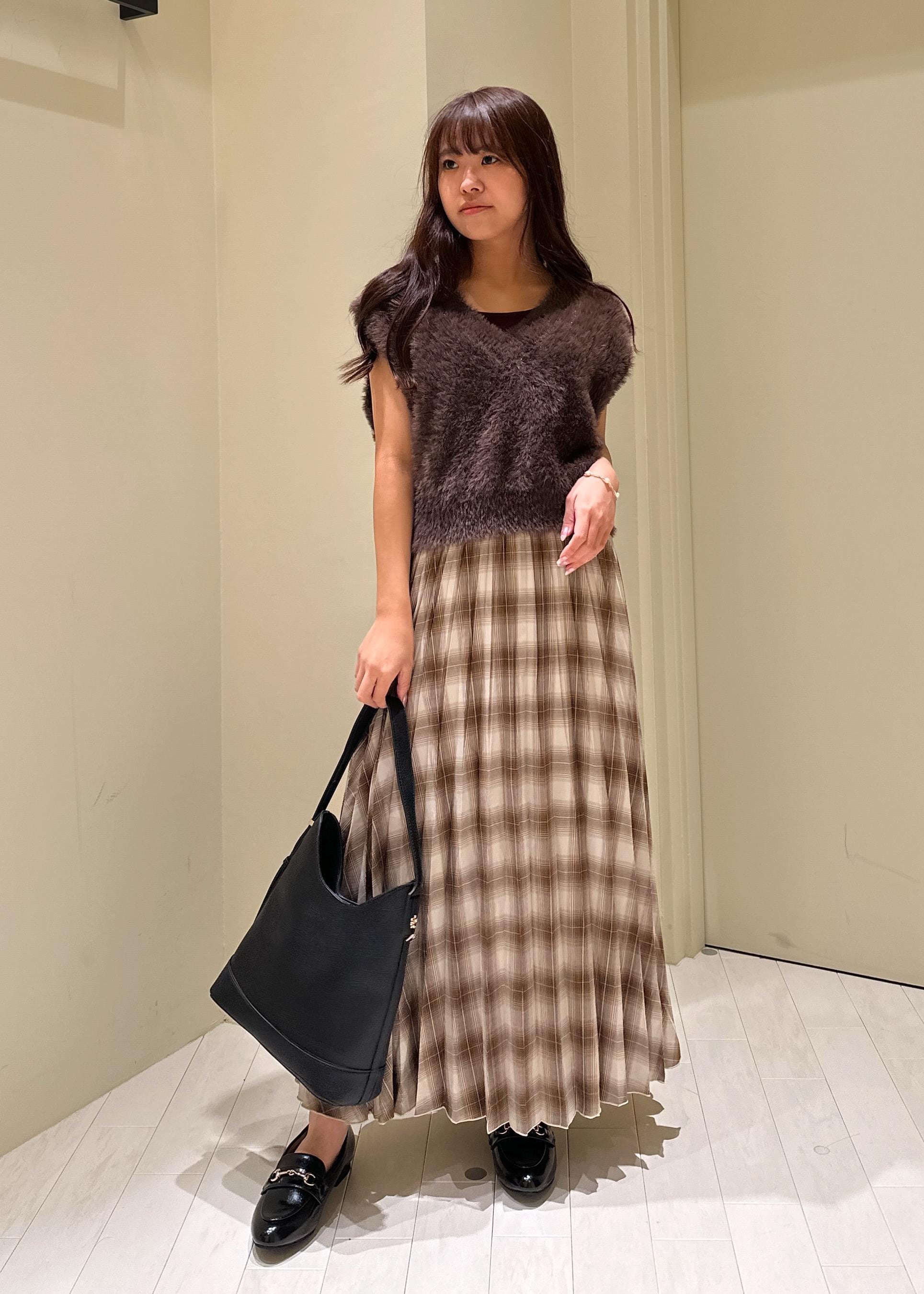 ROPE' PICNICのショートフェザーニットベストを使ったコーディネートを紹介します。｜Rakuten Fashion(楽天ファッション／旧楽天ブランドアベニュー)6280244