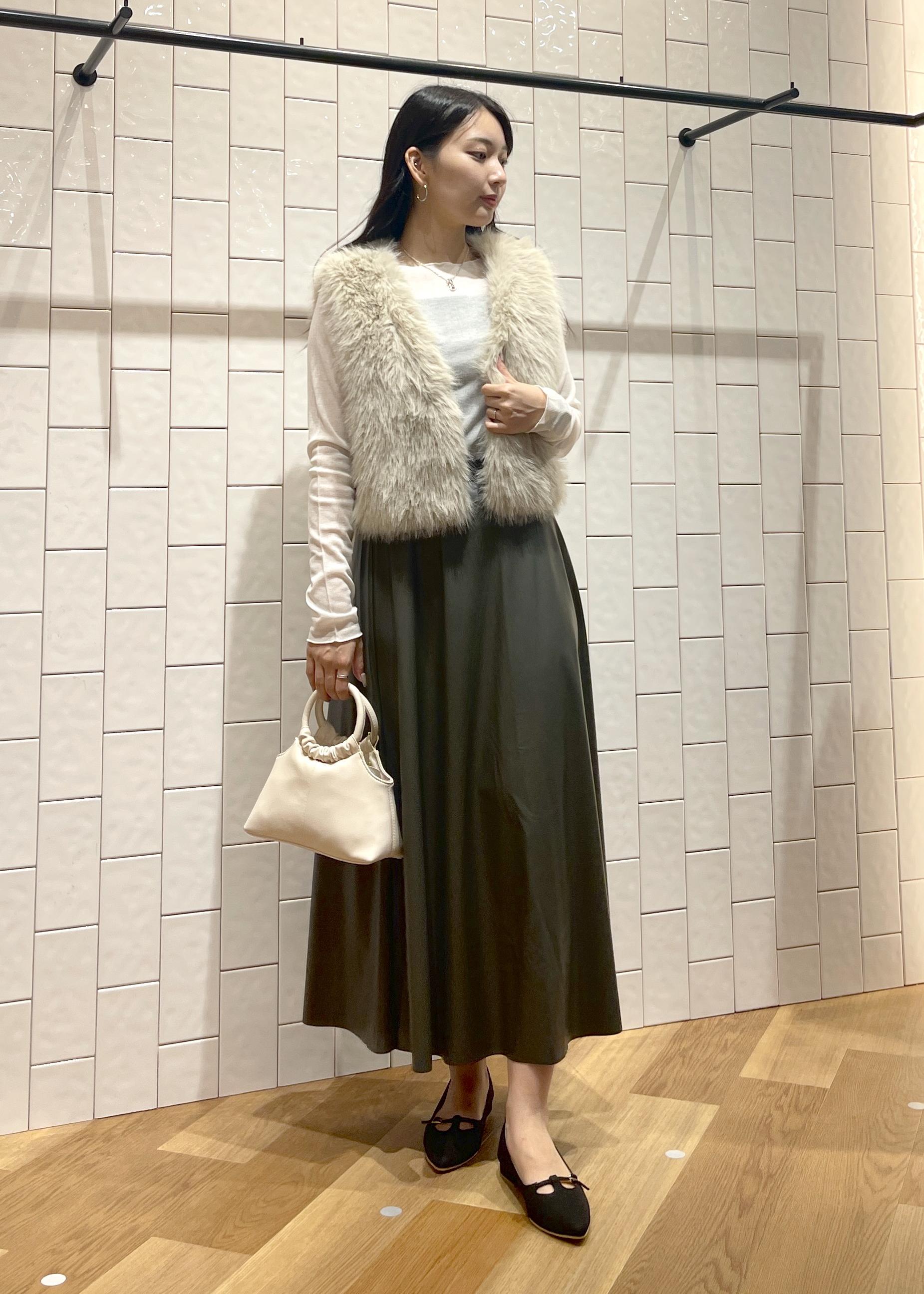 ROPE' PICNICのシンセティックレザーフレアロングスカートを使ったコーディネートを紹介します。｜Rakuten Fashion(楽天ファッション／旧楽天ブランドアベニュー)6280361