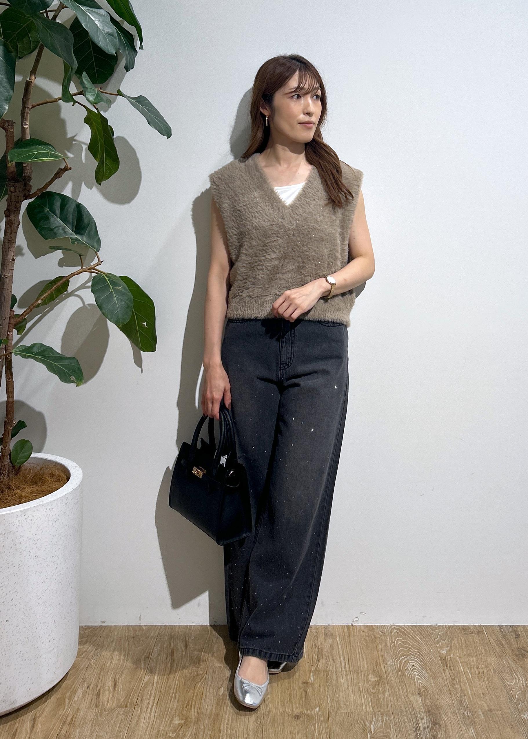 ROPE' PICNICのショートフェザーニットベストを使ったコーディネートを紹介します。｜Rakuten Fashion(楽天ファッション／旧楽天ブランドアベニュー)6280107