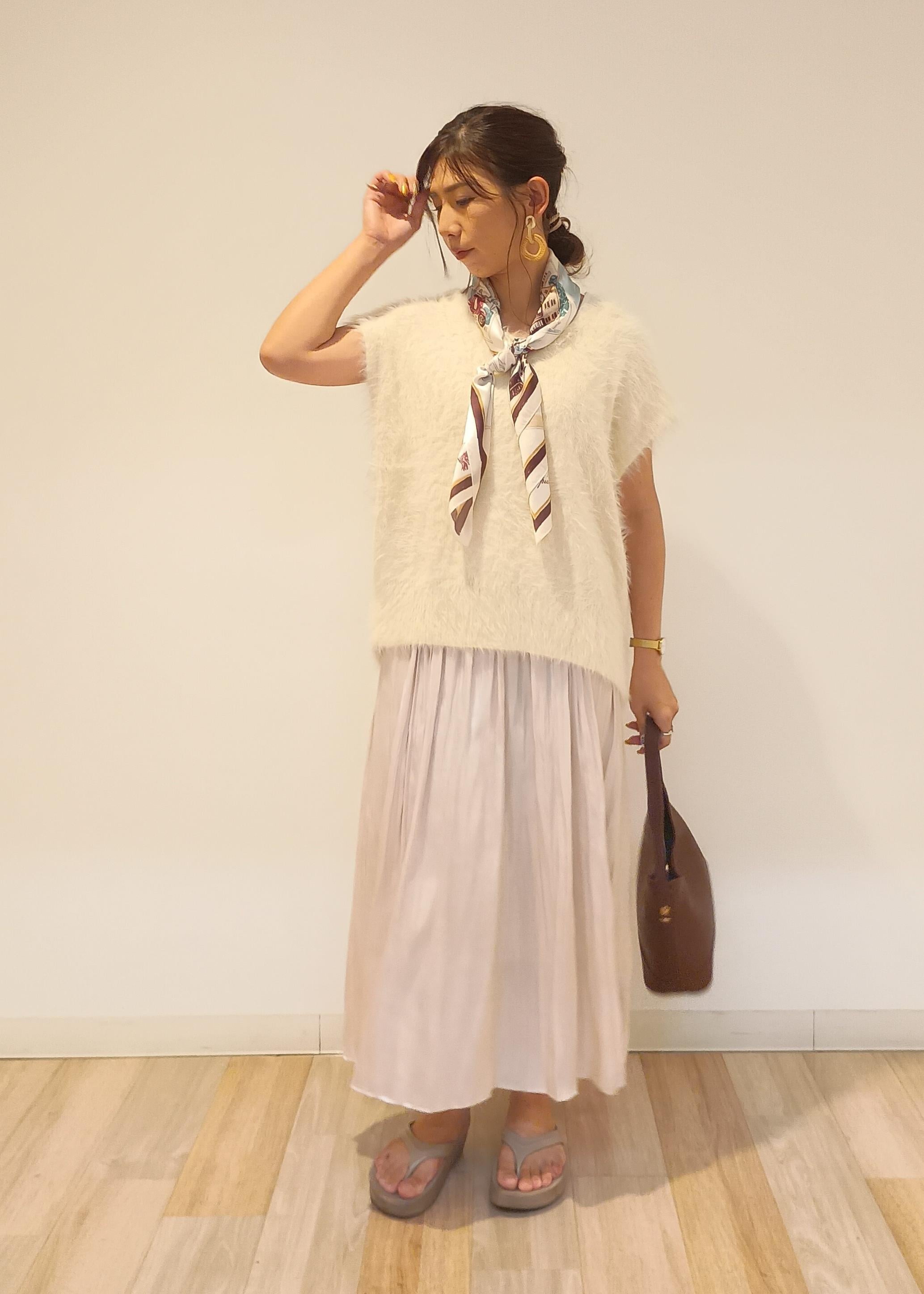 ROPE' PICNICのシャギーニットベストを使ったコーディネートを紹介します。｜Rakuten Fashion(楽天ファッション／旧楽天ブランドアベニュー)6280128