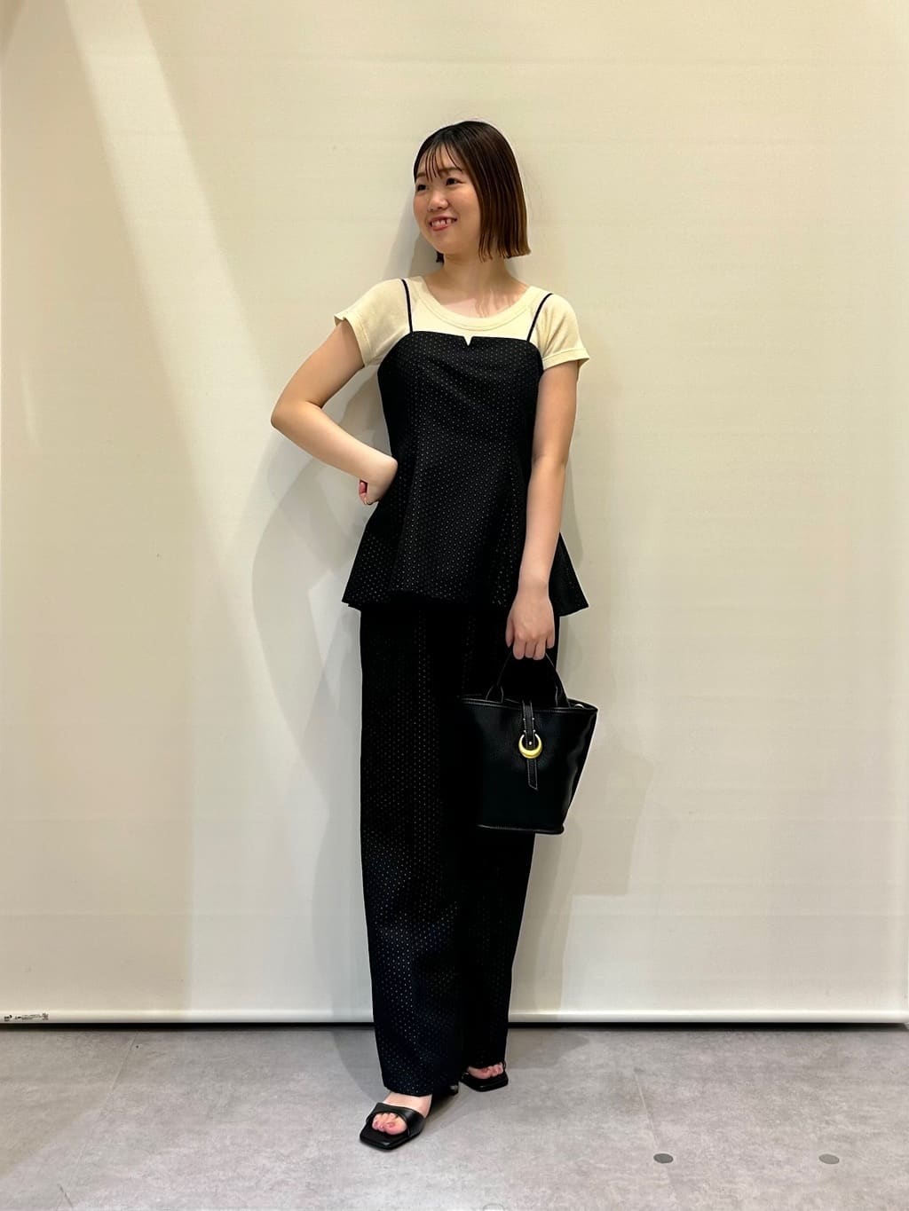 Vinのジャガードペプラムオールインワンを使ったコーディネートを紹介します。｜Rakuten Fashion(楽天ファッション／旧楽天ブランドアベニュー)6172686