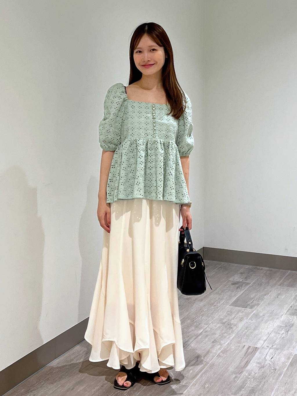 mysty womanの【WEB限定】レース刺繍ブラウスを使ったコーディネートを紹介します。｜Rakuten Fashion(楽天ファッション／旧楽天ブランドアベニュー)6176075