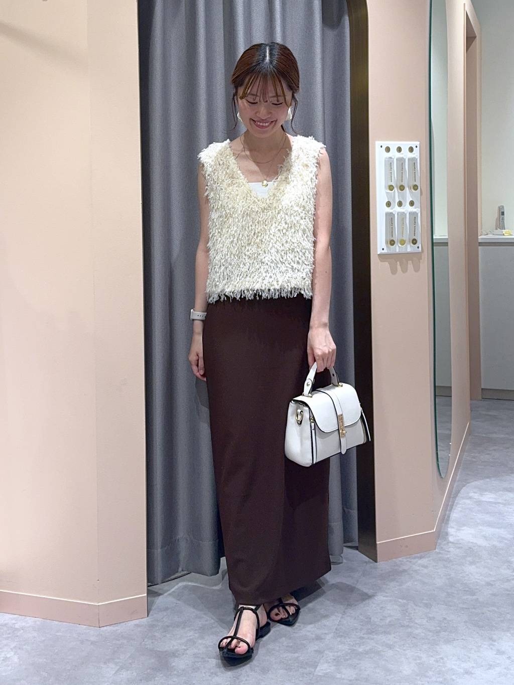 mysty womanの【WEB限定カラー有】イージーストレッチナロースカートを使ったコーディネートを紹介します。｜Rakuten Fashion(楽天ファッション／旧楽天ブランドアベニュー)6176076