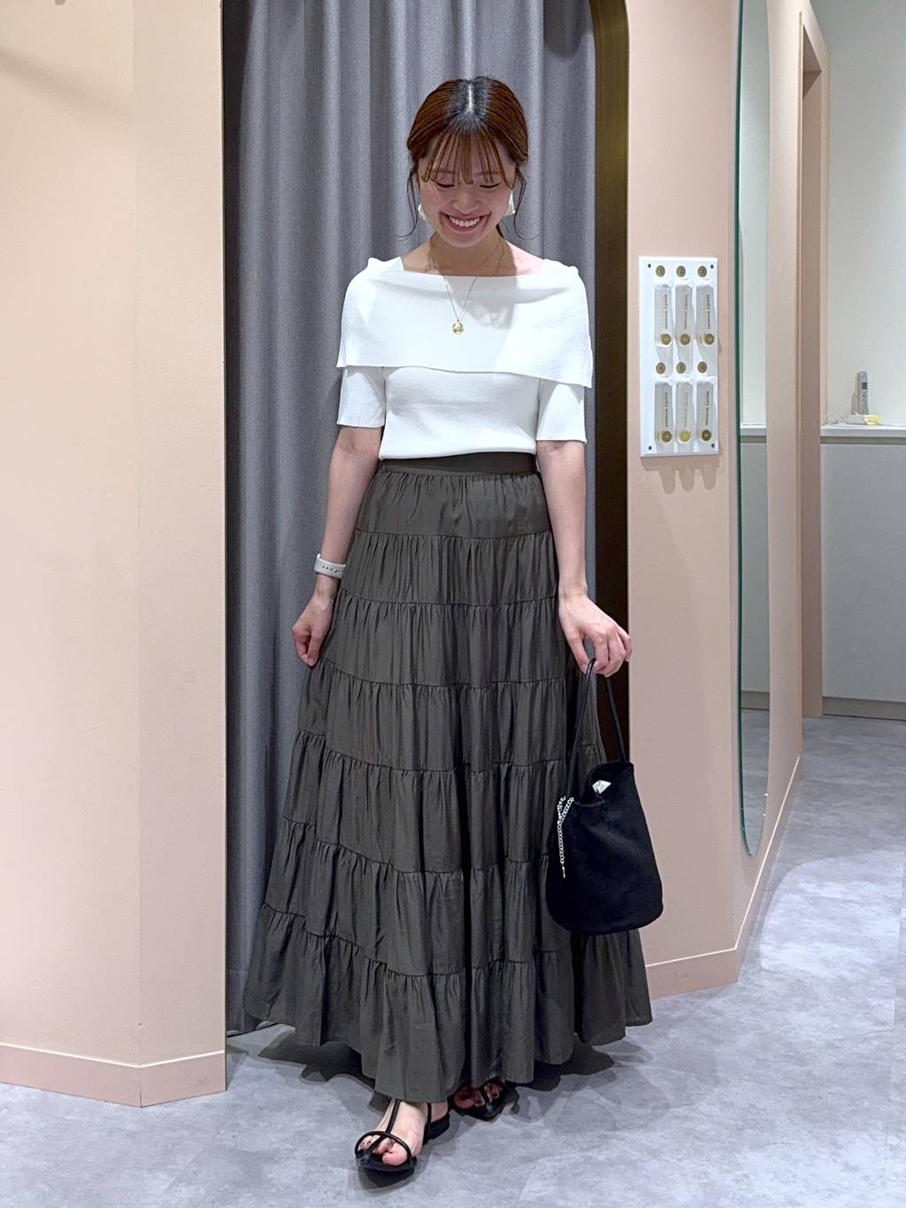 mysty womanのオフショル風リブニットを使ったコーディネートを紹介します。｜Rakuten Fashion(楽天ファッション／旧楽天ブランドアベニュー)6176058
