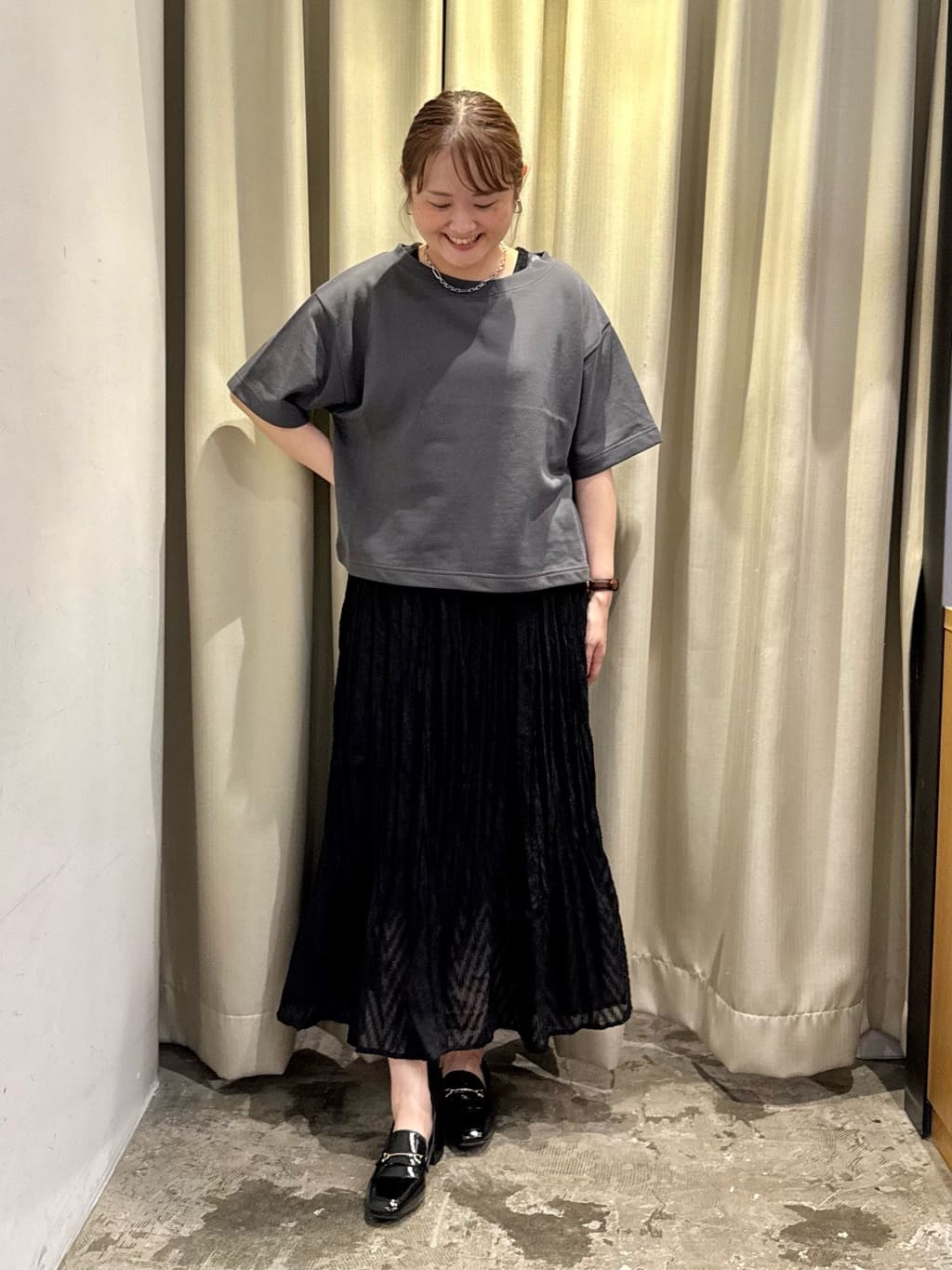 AMERICAN HOLICの2WAYオフショルスウェット半袖プルオーバーを使ったコーディネートを紹介します。｜Rakuten Fashion(楽天ファッション／旧楽天ブランドアベニュー)6176735