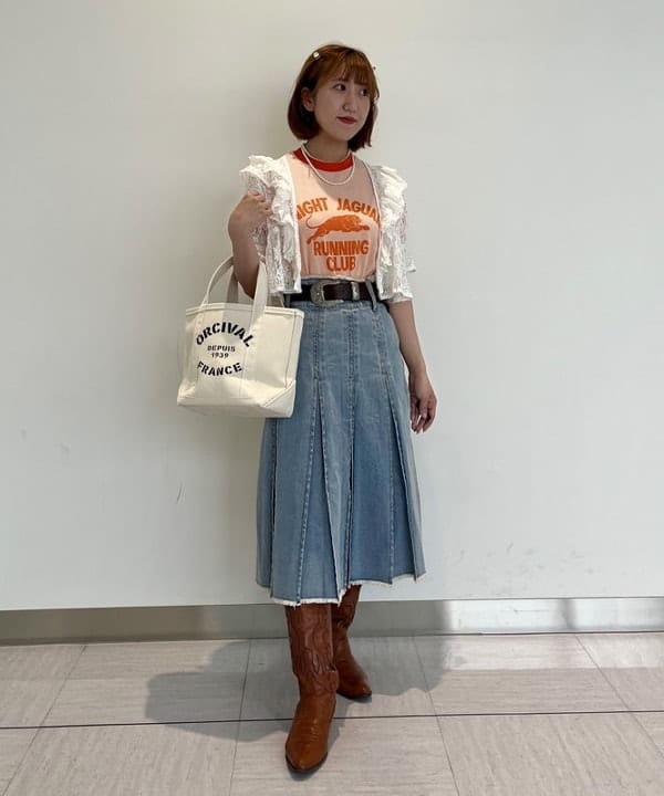 BEAMS HEARTのデニム タック ミディアム スカートを使ったコーディネートを紹介します。｜Rakuten Fashion(楽天ファッション／旧楽天ブランドアベニュー)6178623